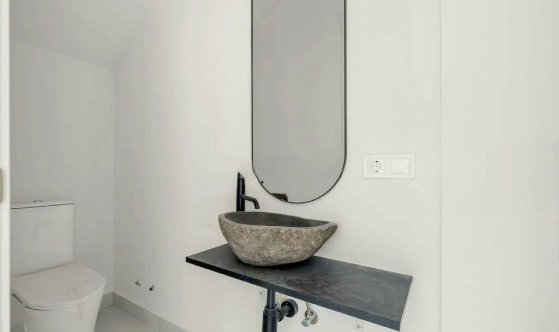 Resale - House -
Cerros del Aguila