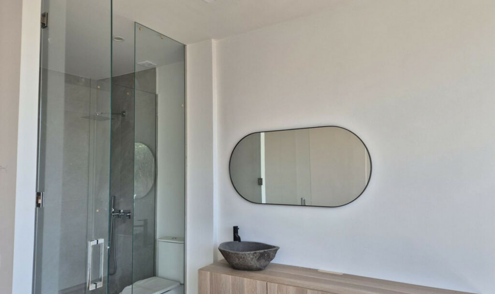 Resale - House -
Cerros del Aguila