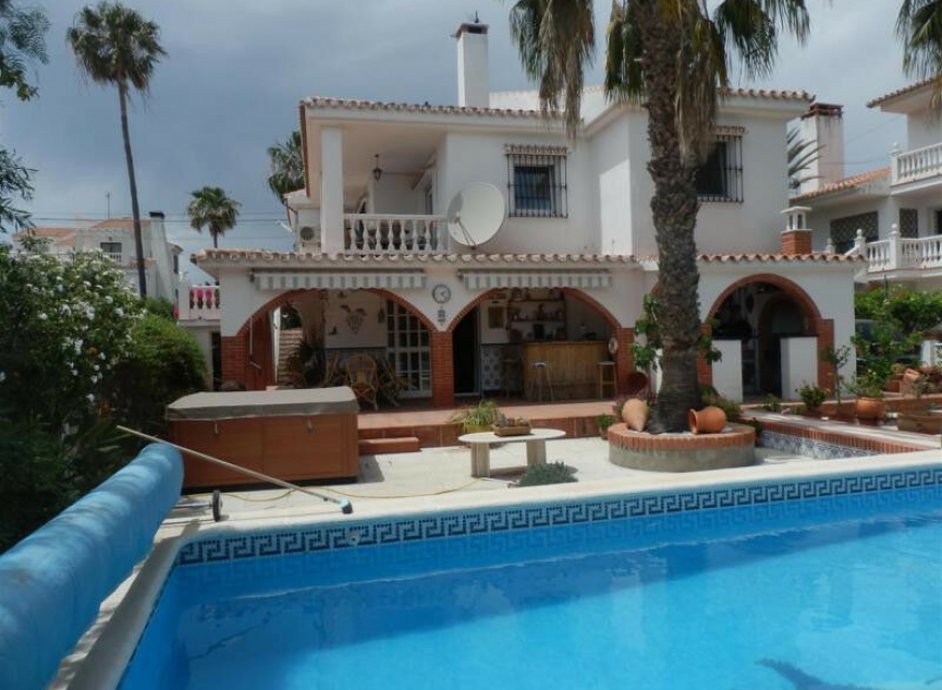 Resale - House -
Chilches