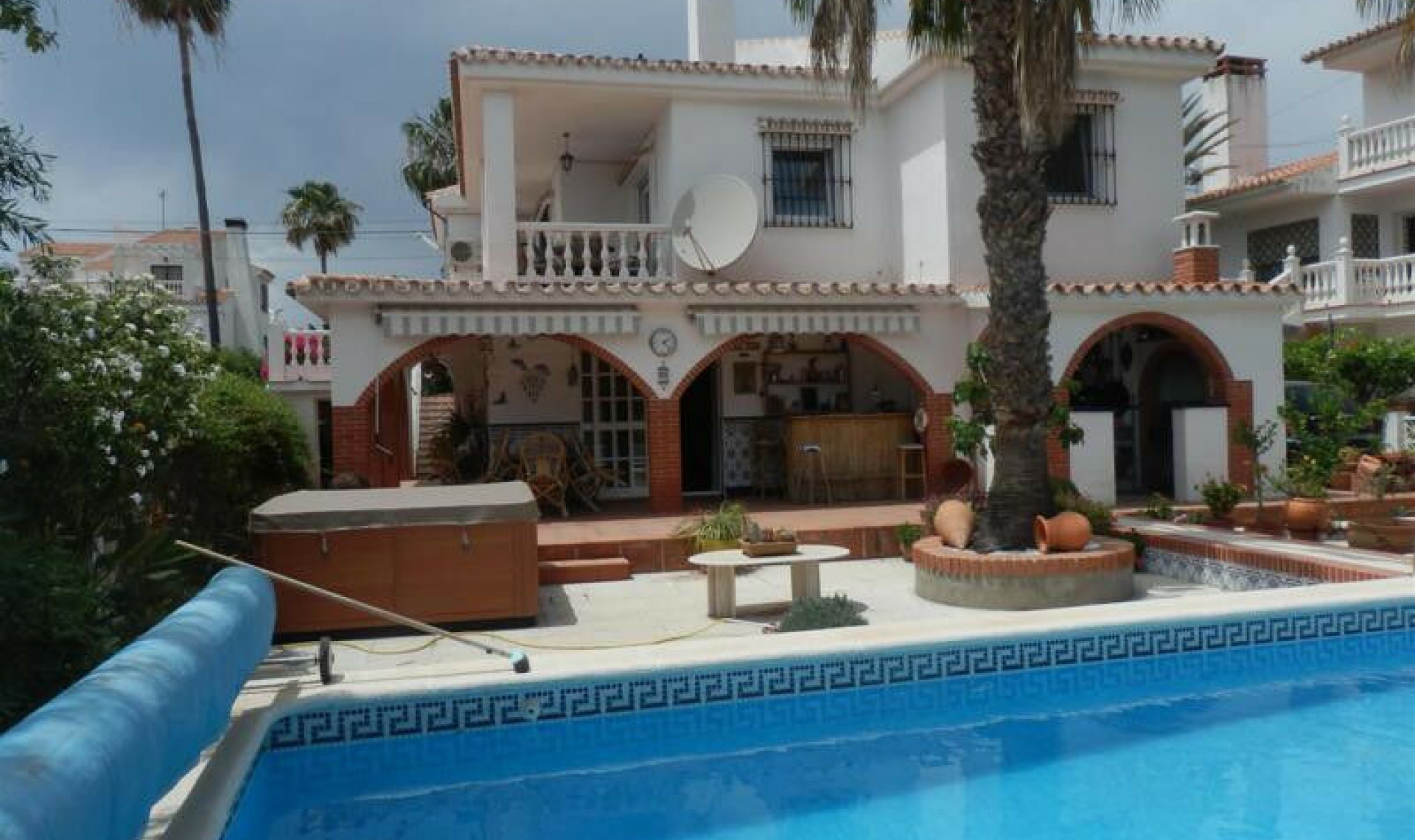 Resale - House -
Chilches