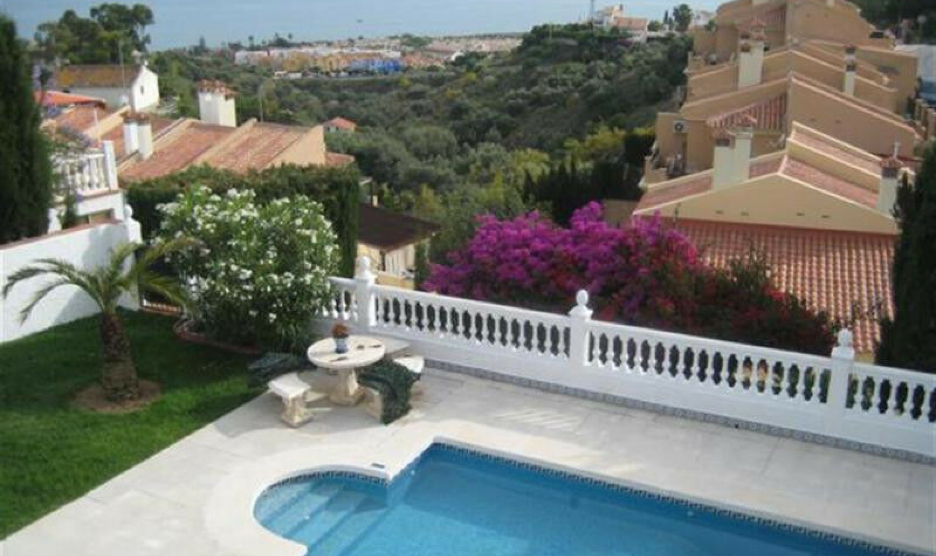 Resale - House -
Chilches