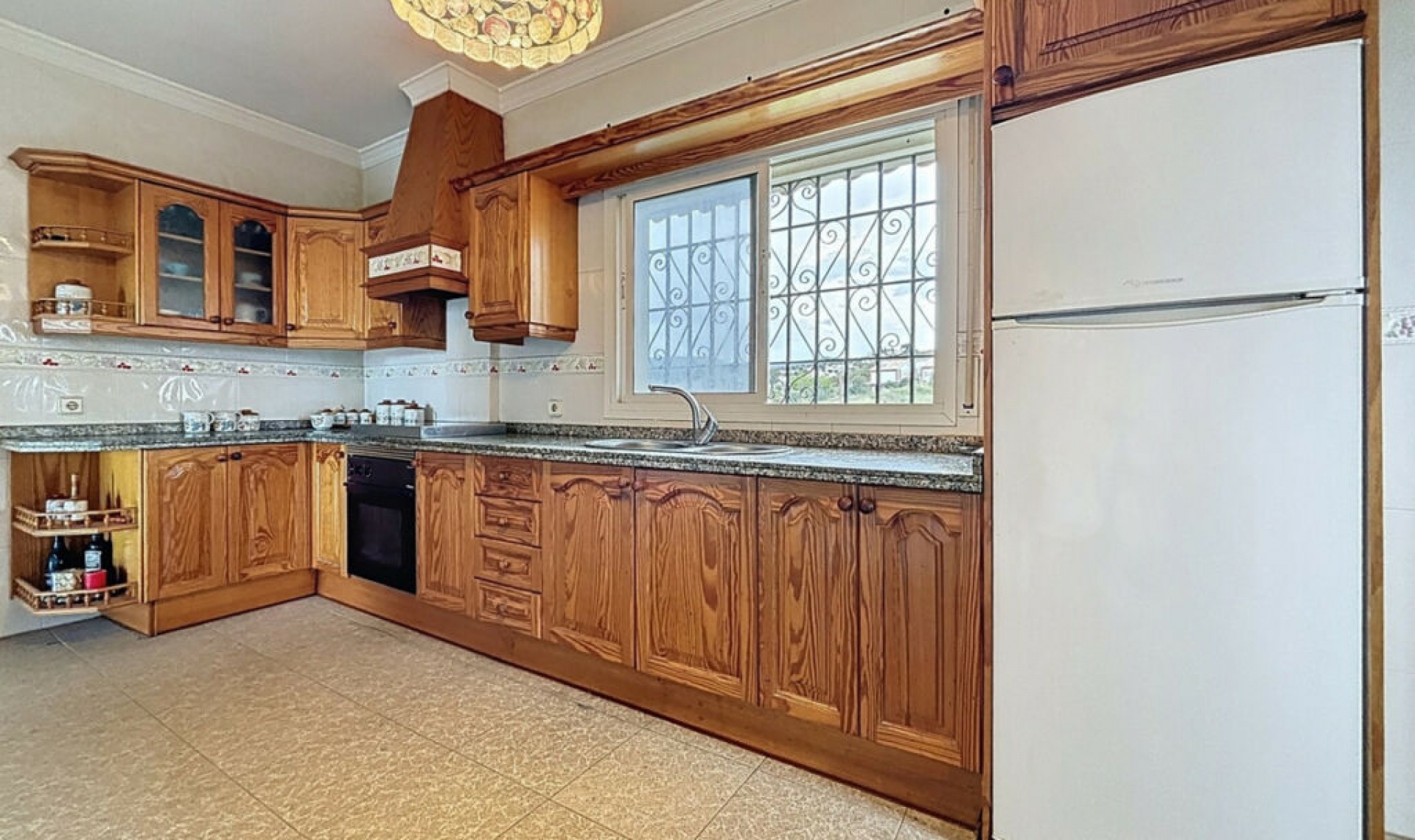 Resale - House -
Chilches