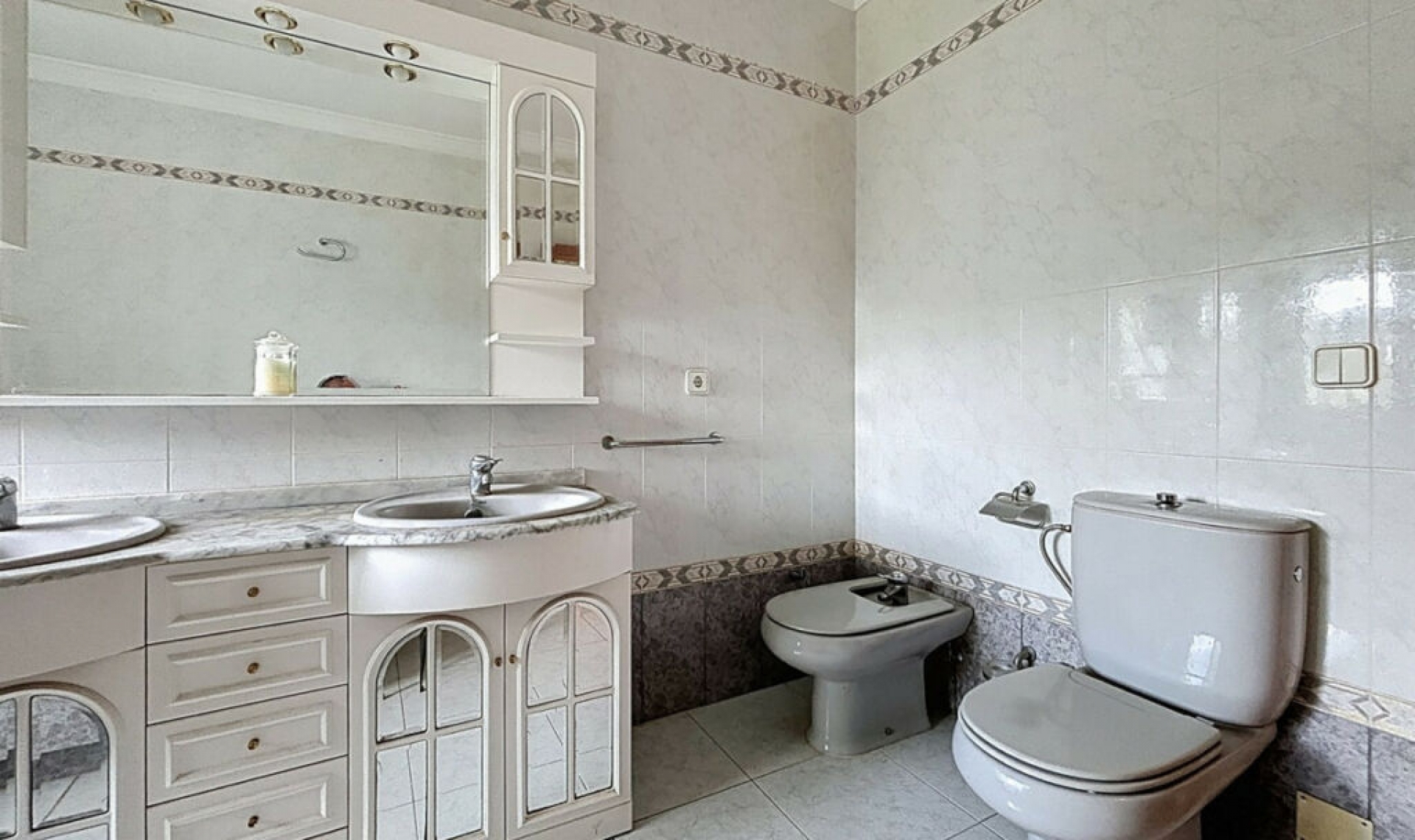 Resale - House -
Chilches