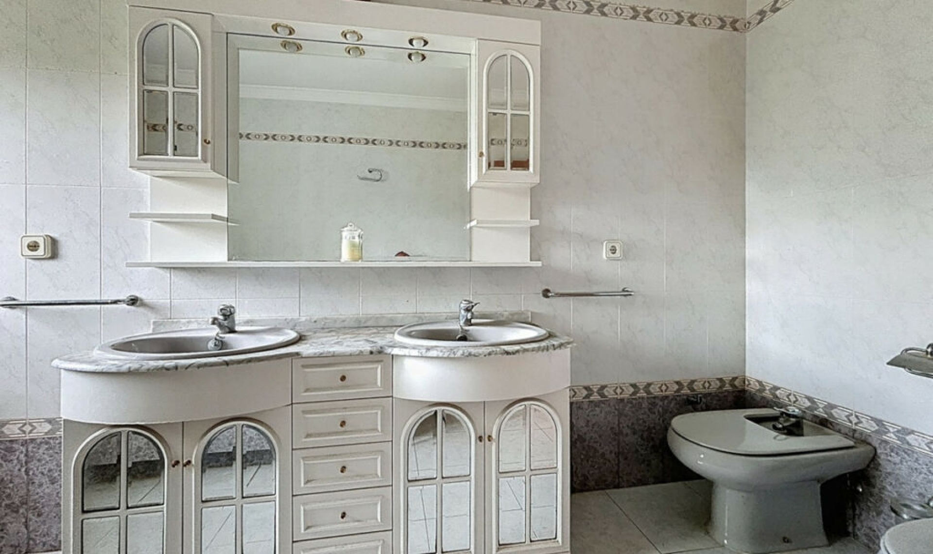 Resale - House -
Chilches