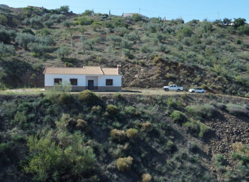 Resale - House -
Colmenar