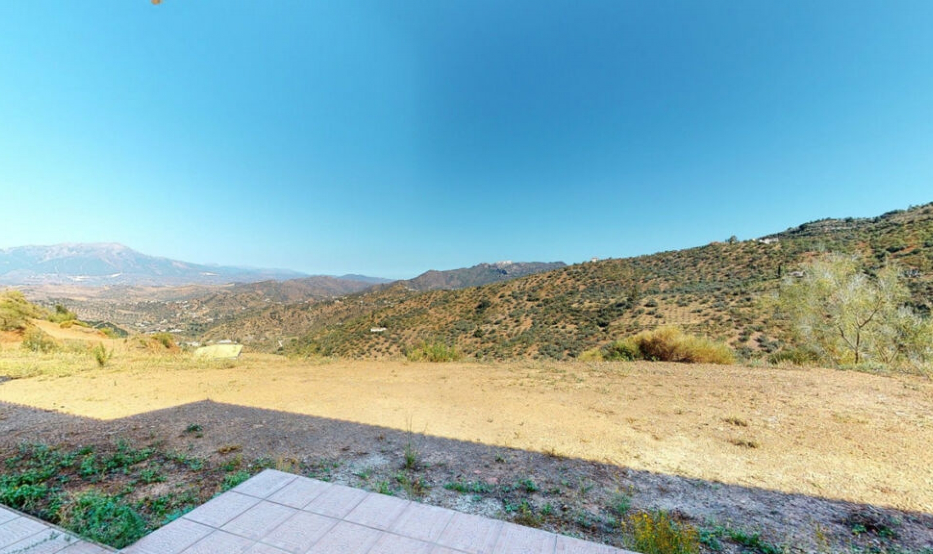 Resale - House -
Colmenar