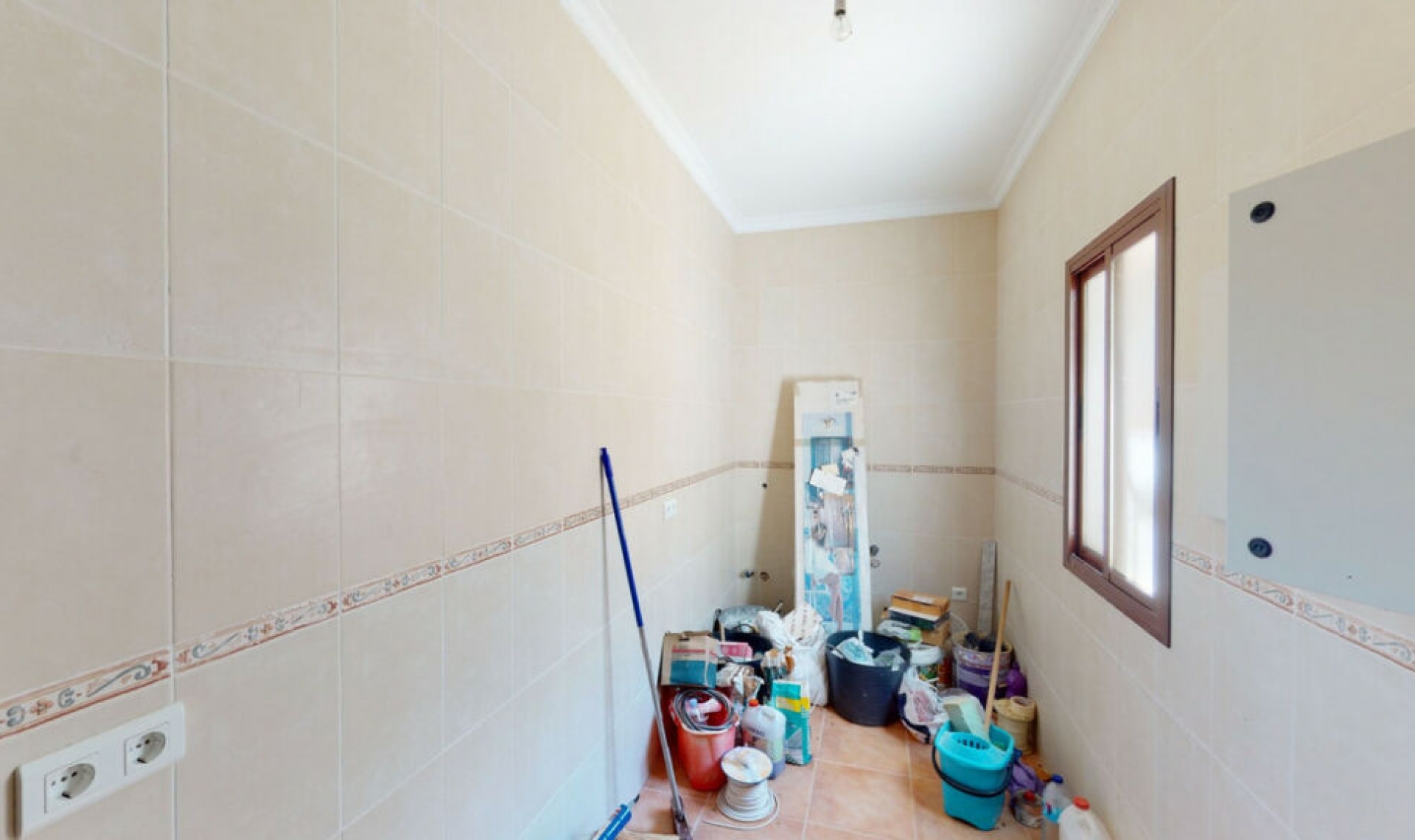 Resale - House -
Colmenar