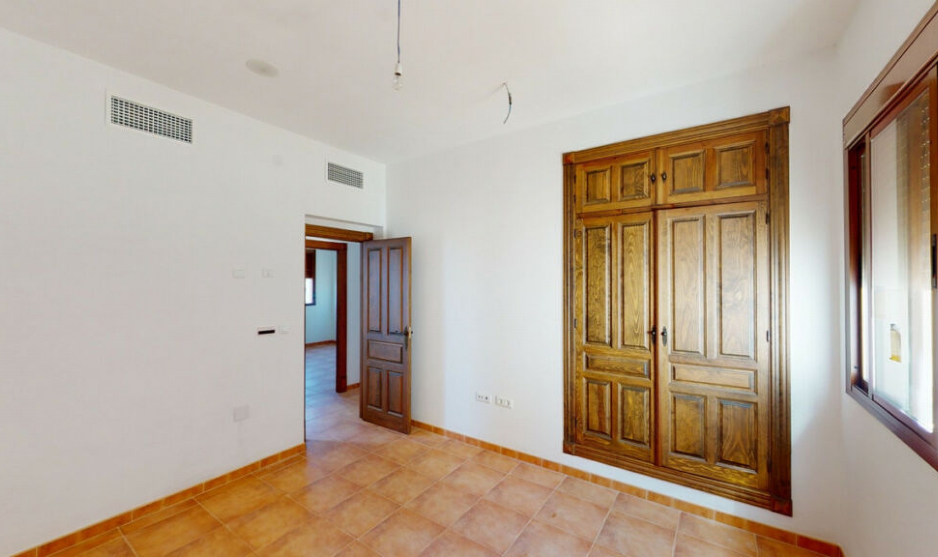 Resale - House -
Colmenar