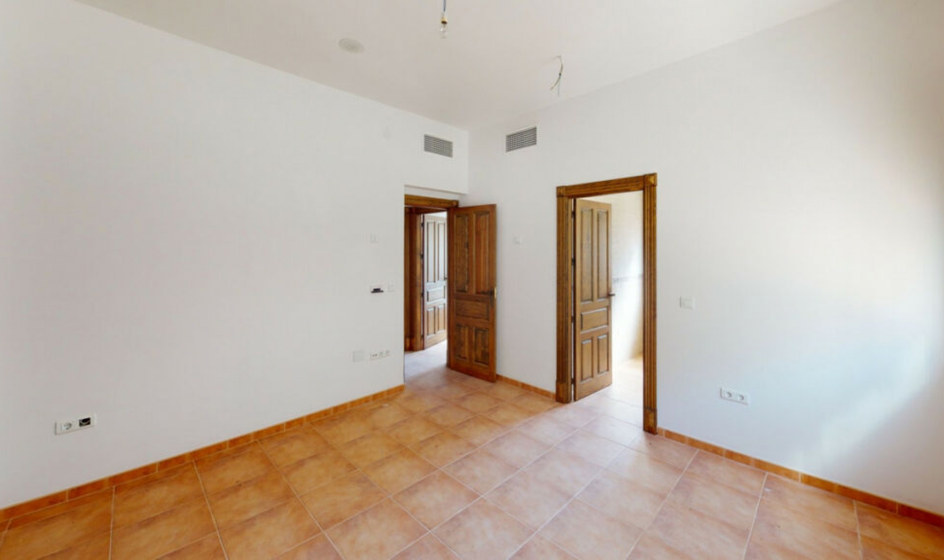 Resale - House -
Colmenar