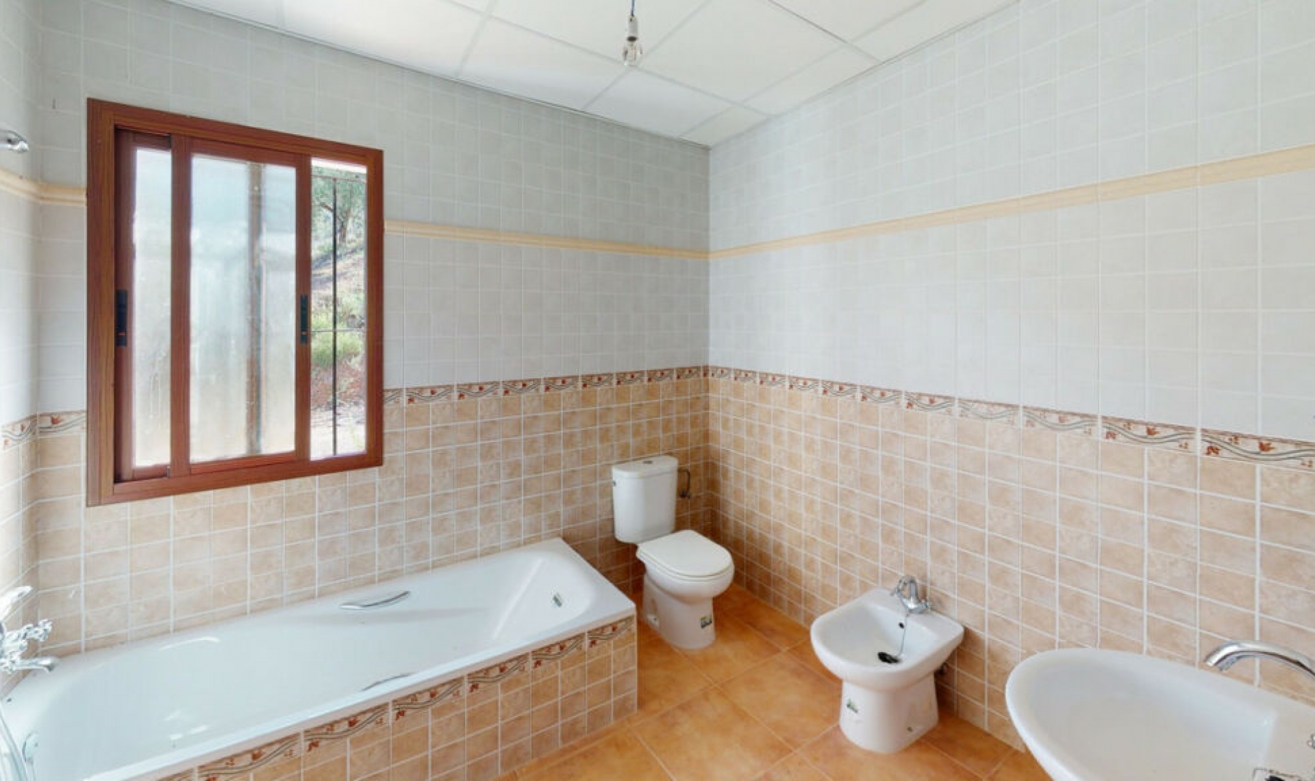 Resale - House -
Colmenar