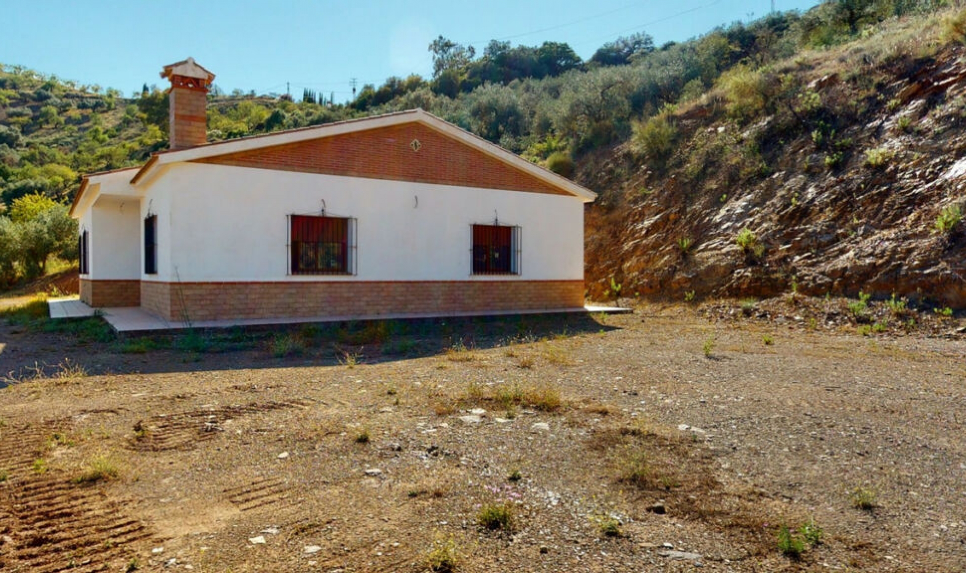 Resale - House -
Colmenar