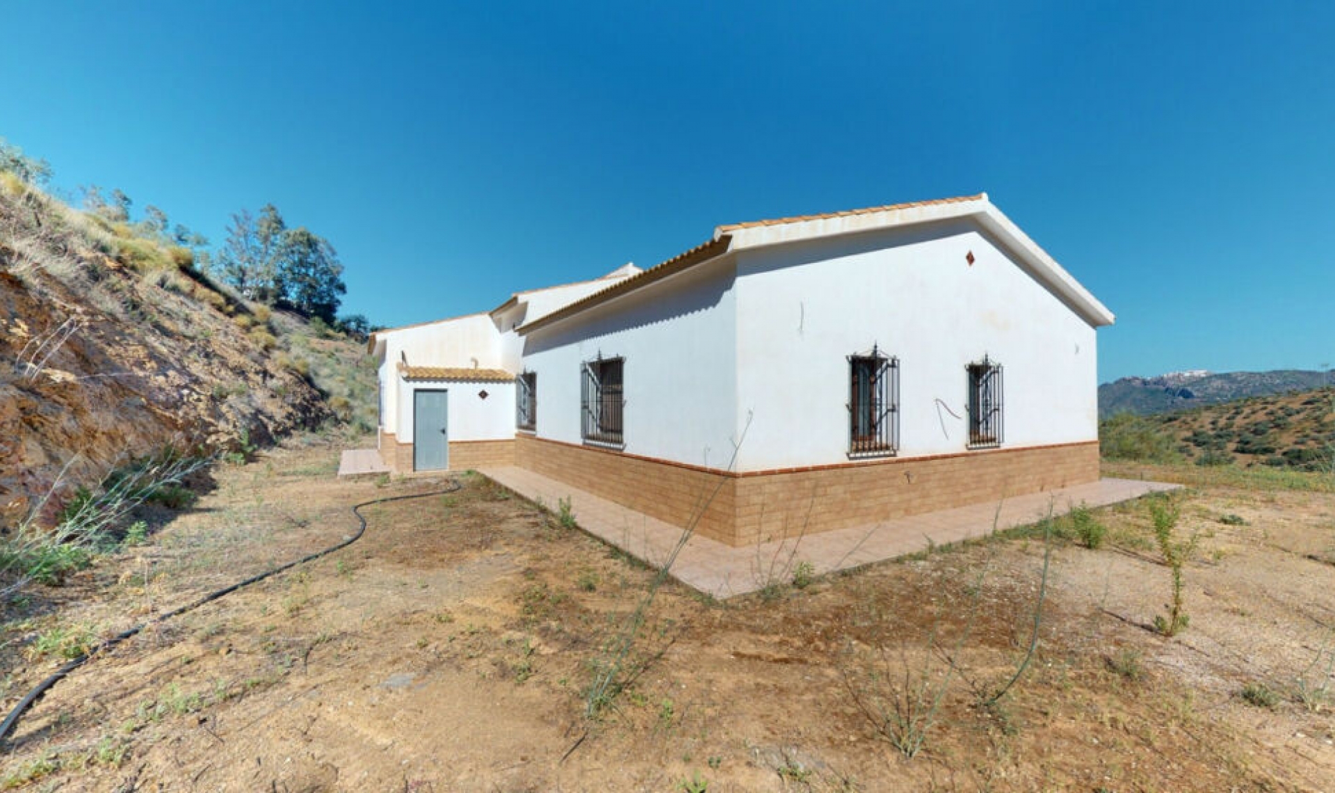 Resale - House -
Colmenar