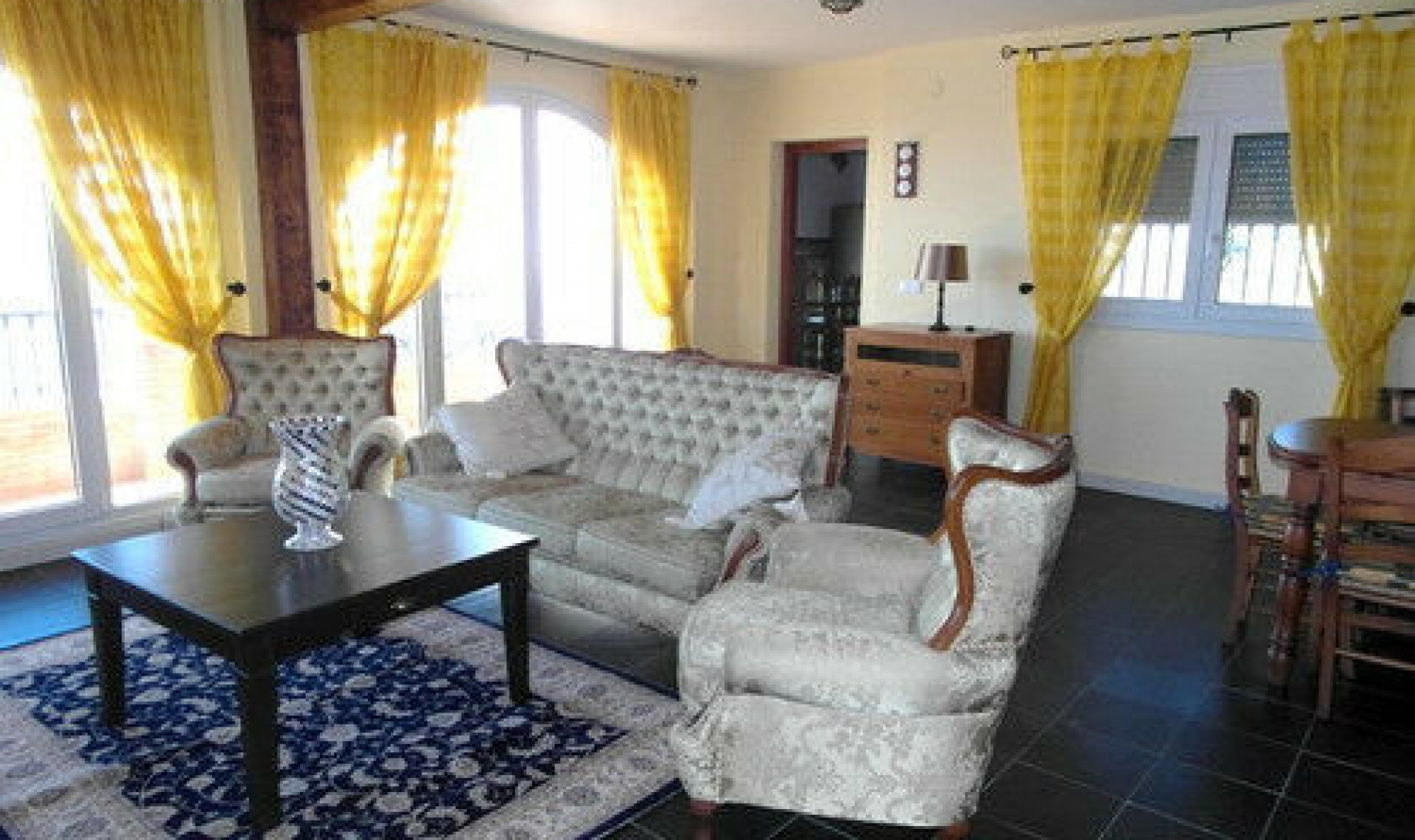 Resale - House -
Comares