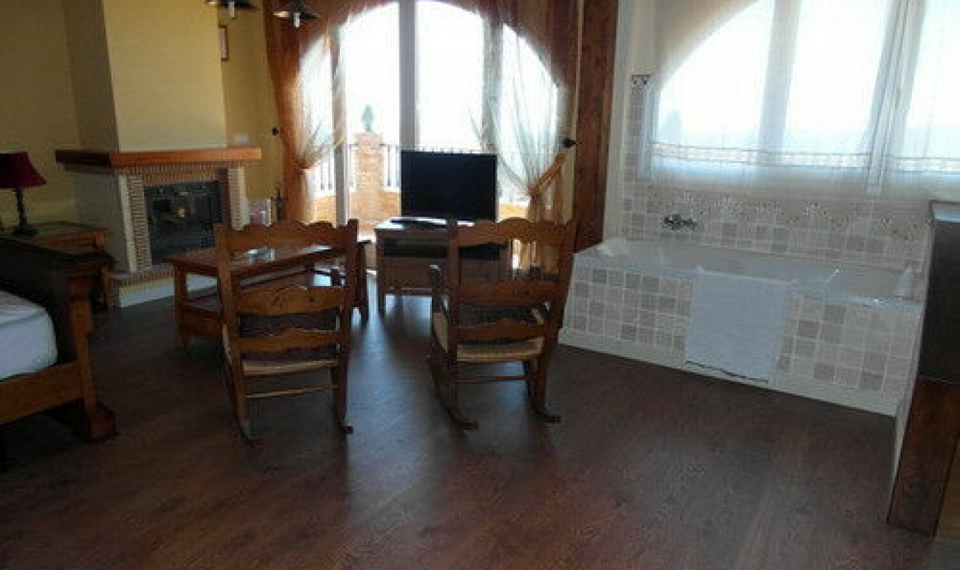 Resale - House -
Comares