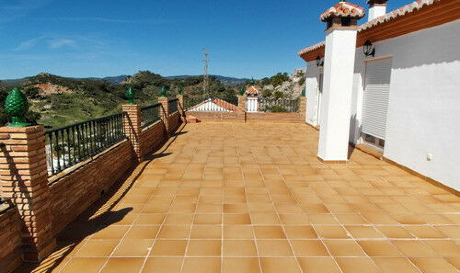 Resale - House -
Comares