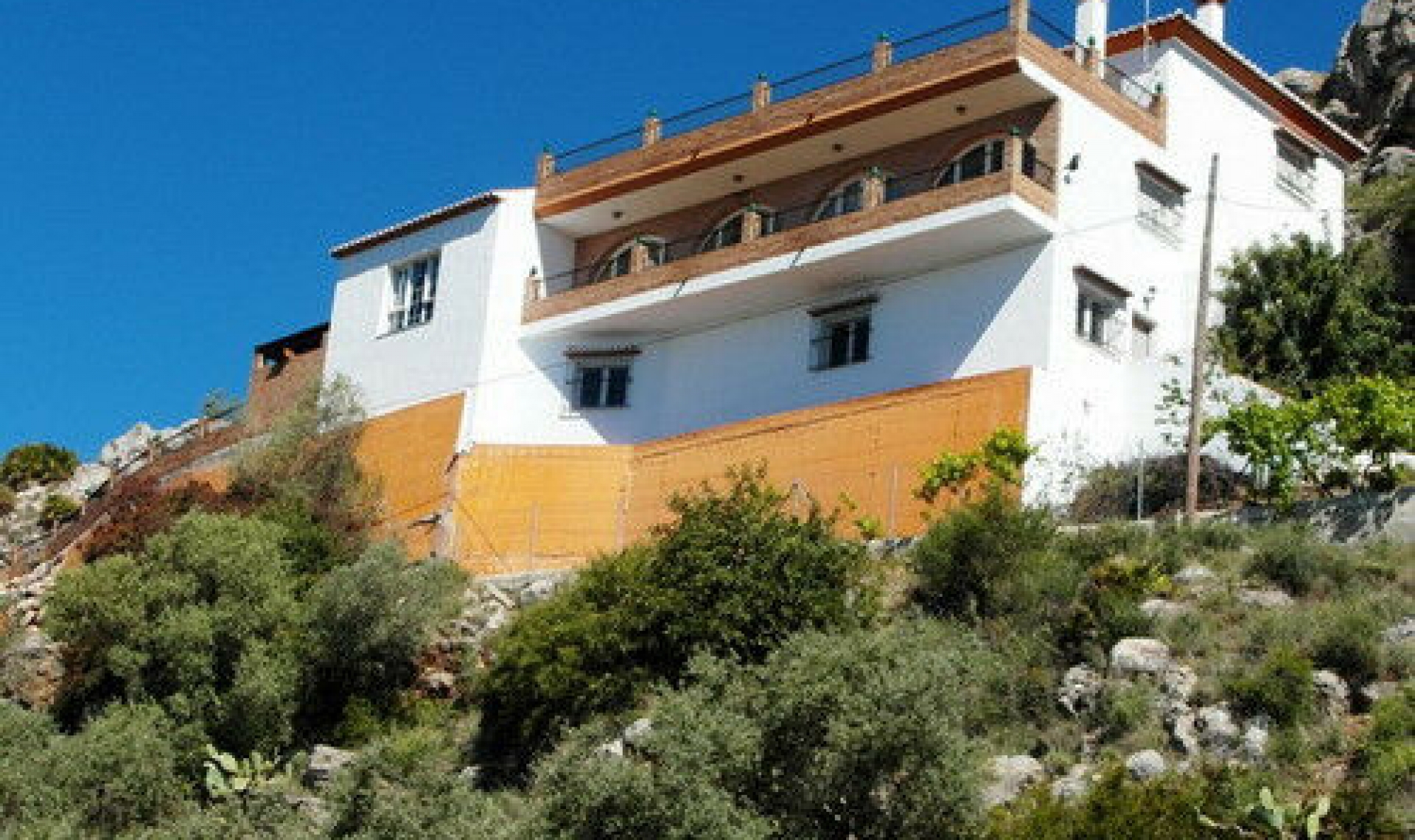 Resale - House -
Comares