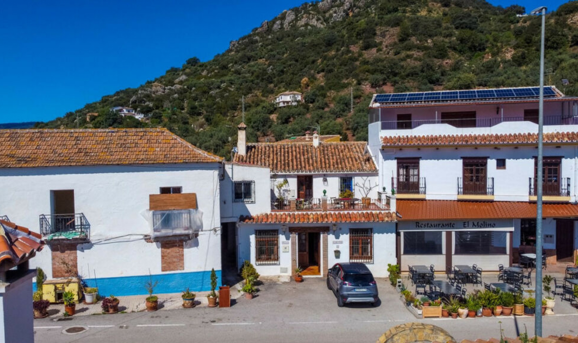 Resale - House -
Comares