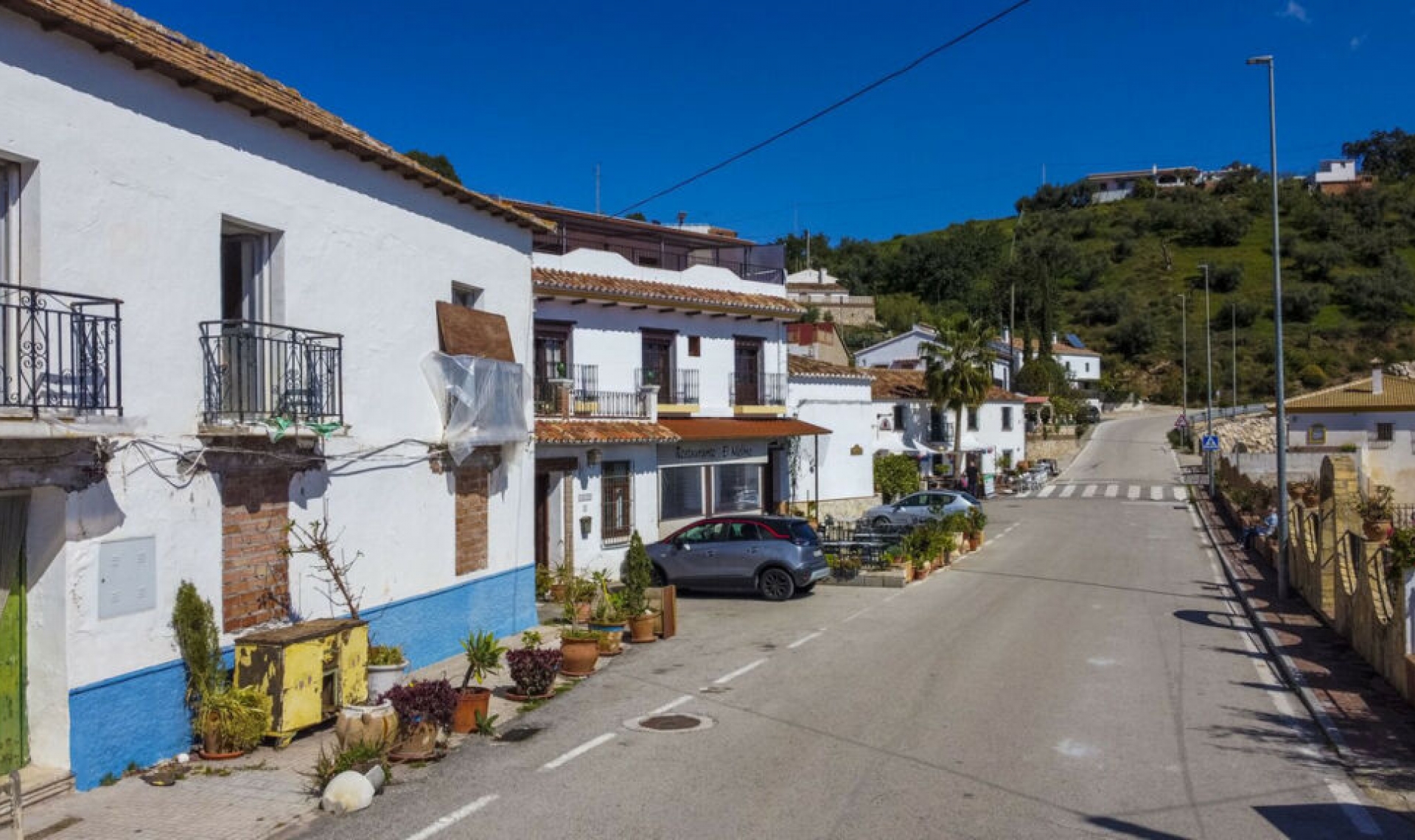 Resale - House -
Comares