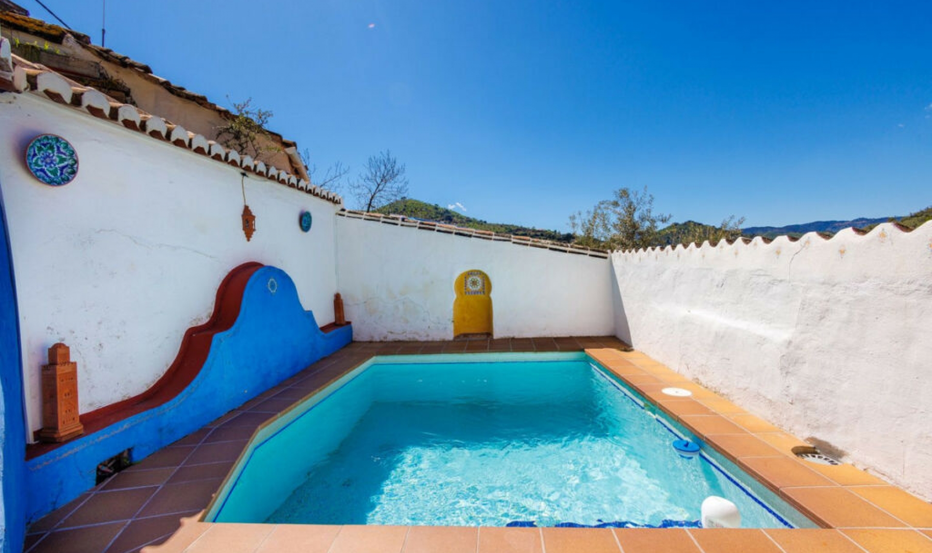 Resale - House -
Comares