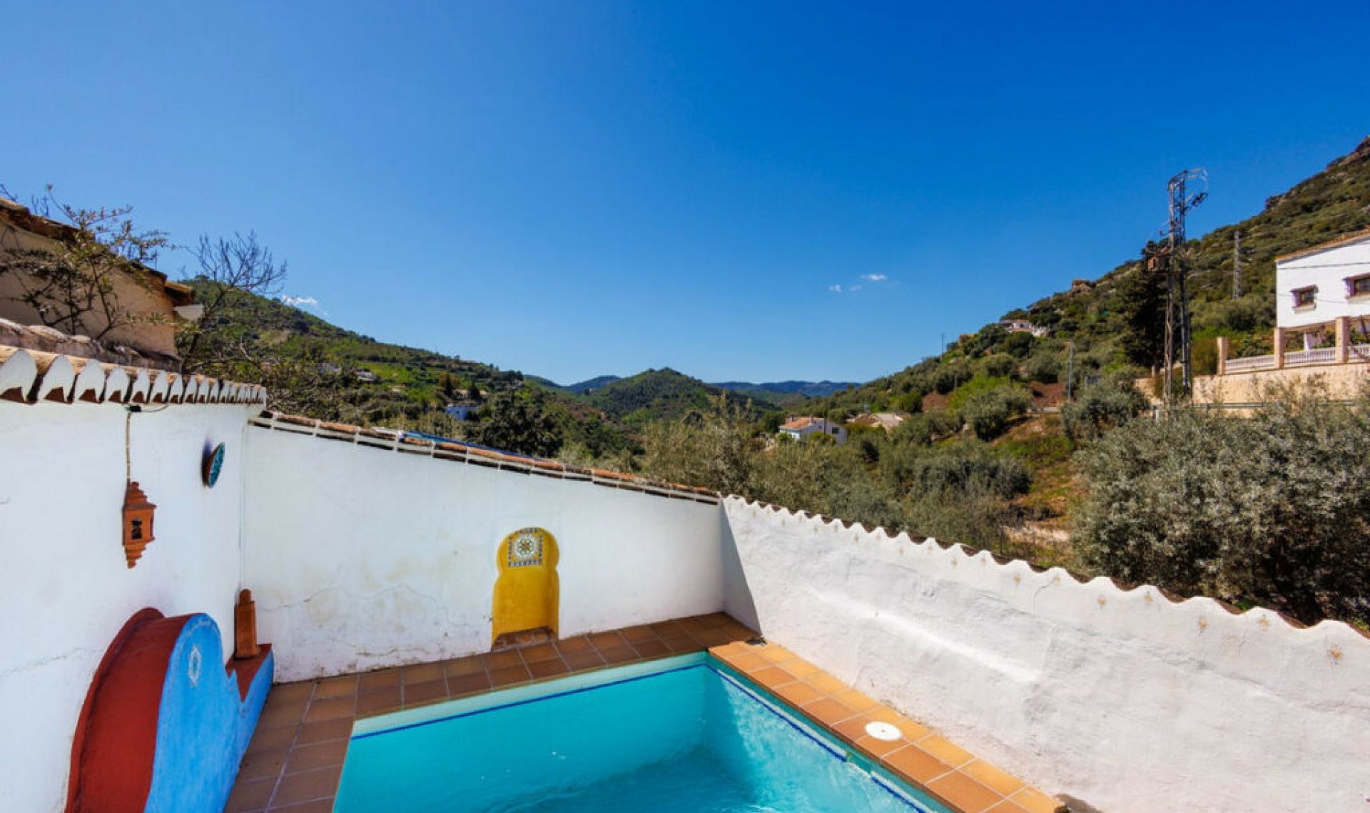 Resale - House -
Comares