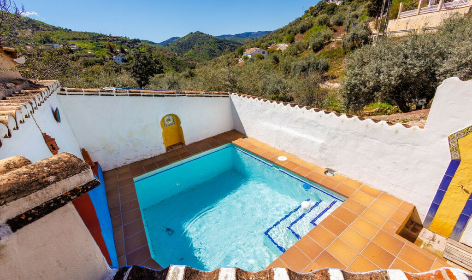 Resale - House -
Comares