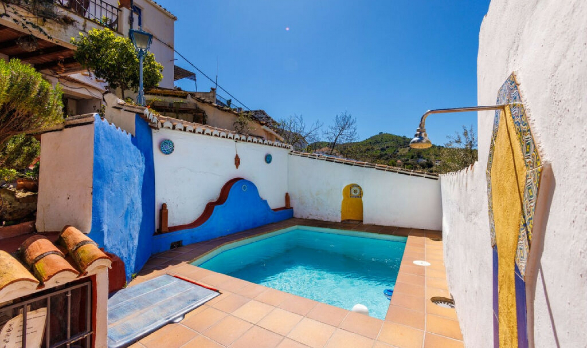 Resale - House -
Comares