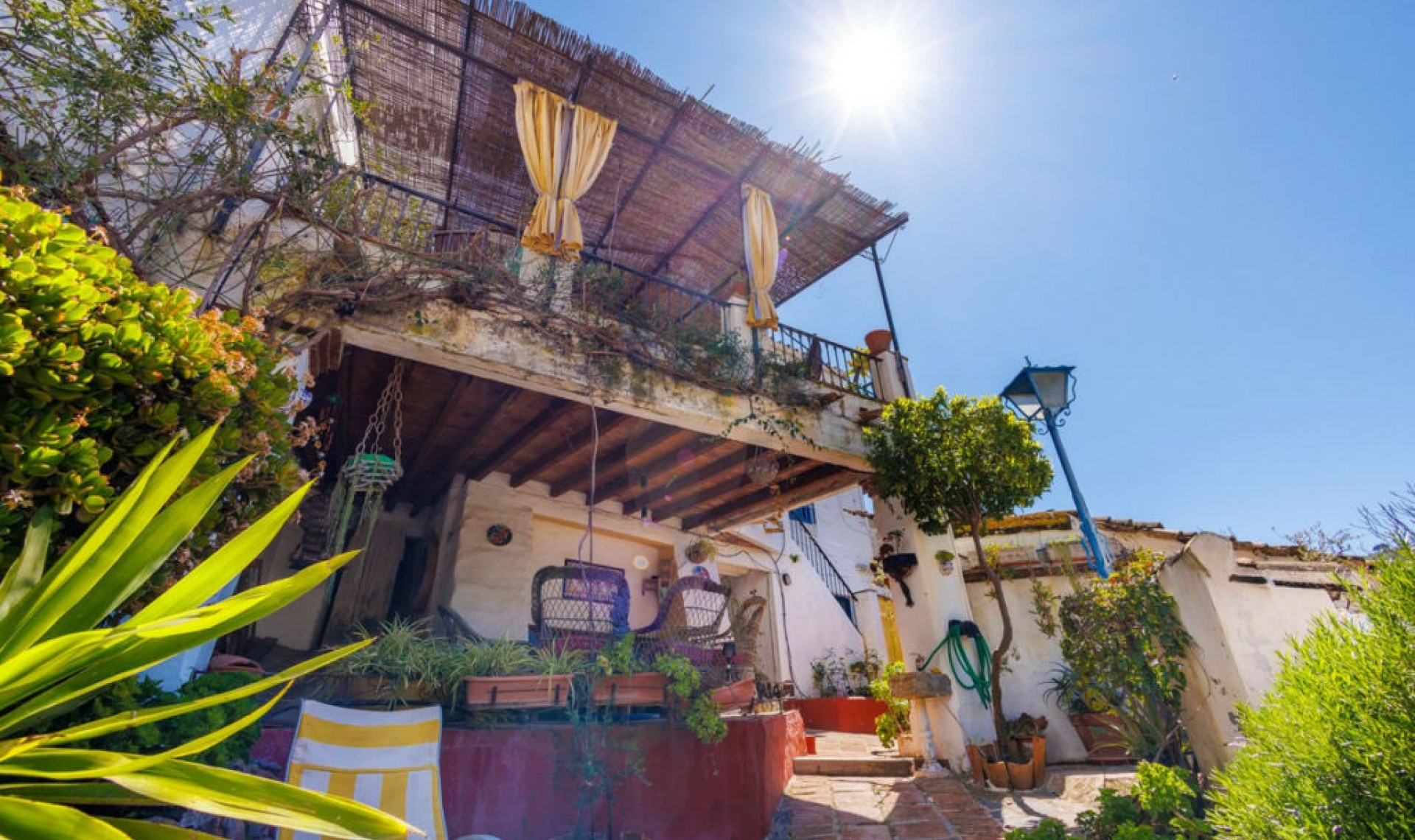 Resale - House -
Comares