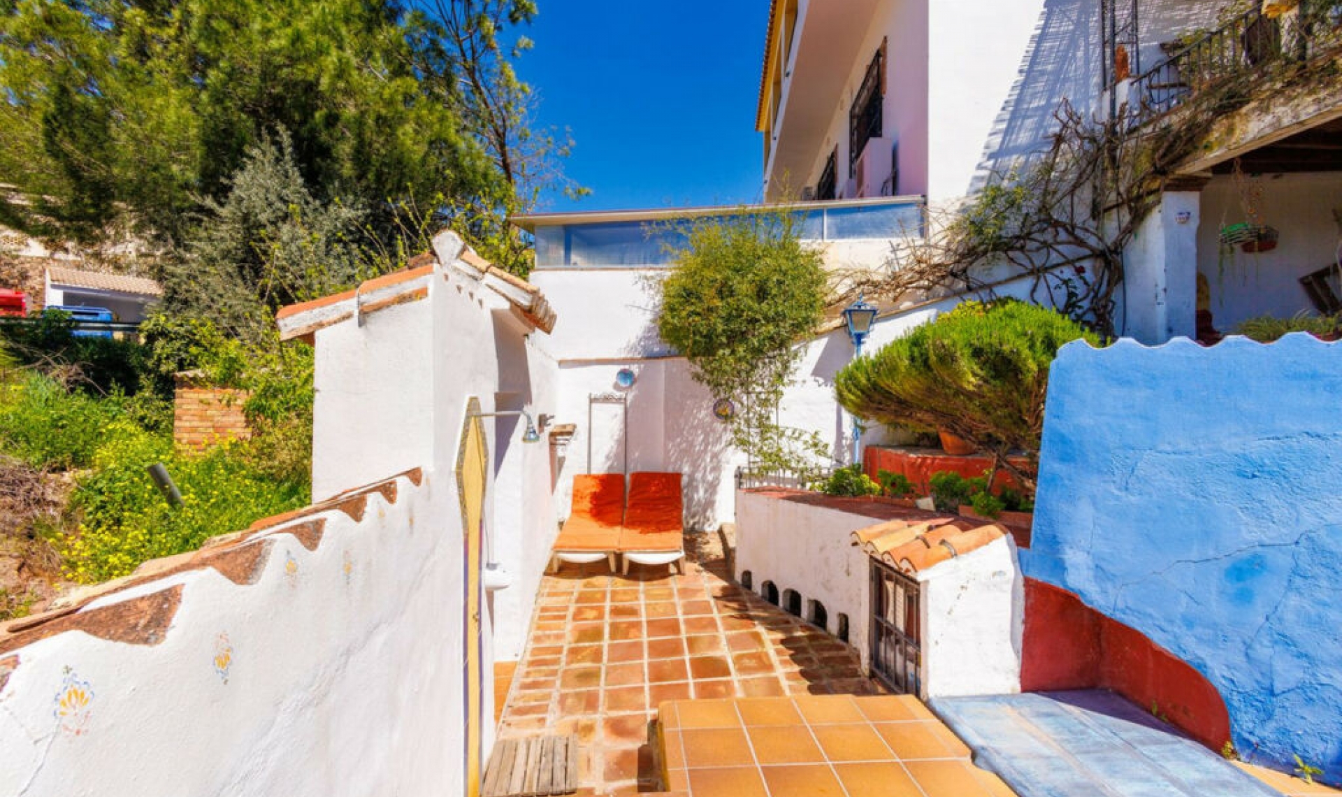 Resale - House -
Comares