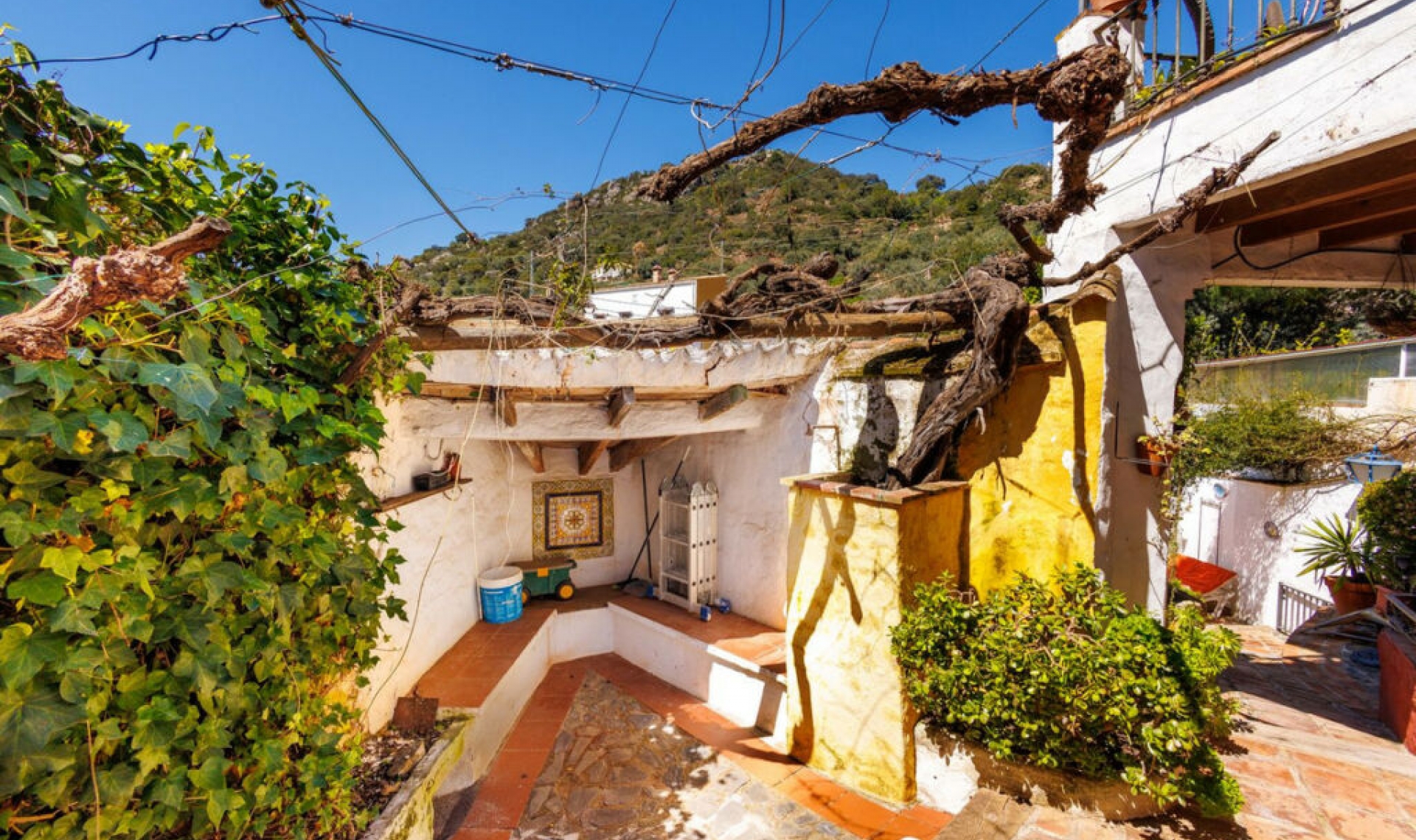 Resale - House -
Comares