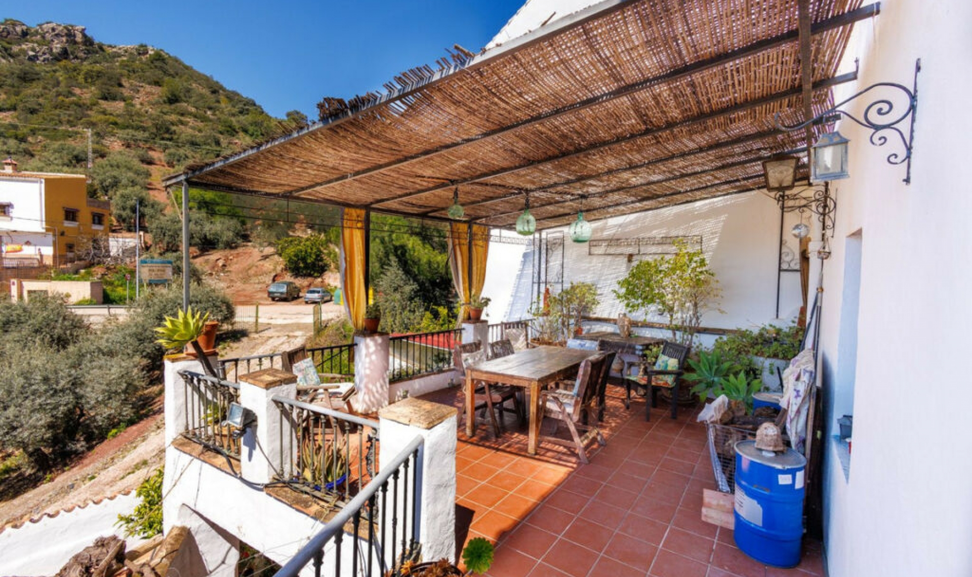 Resale - House -
Comares