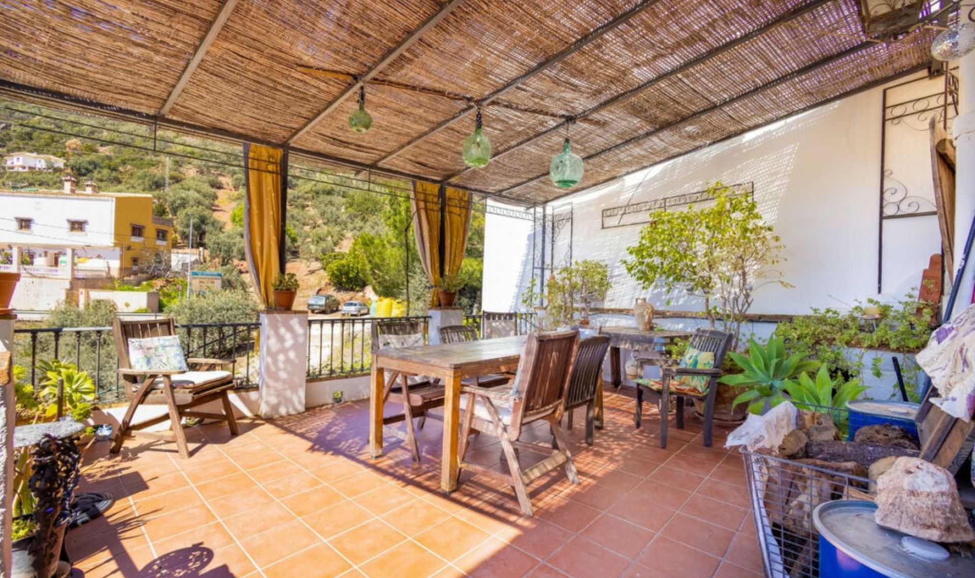 Resale - House -
Comares