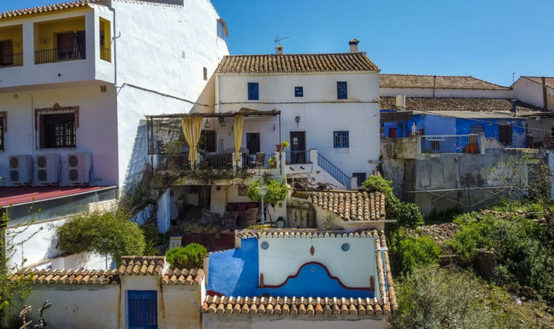 Resale - House -
Comares