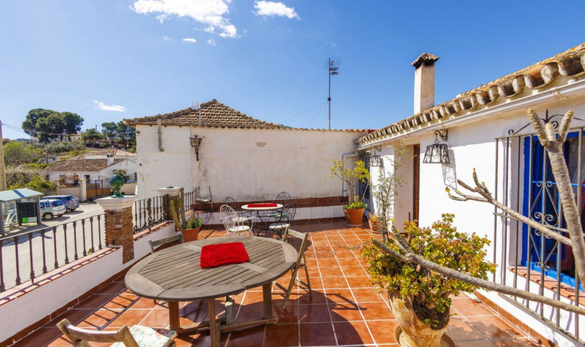 Resale - House -
Comares