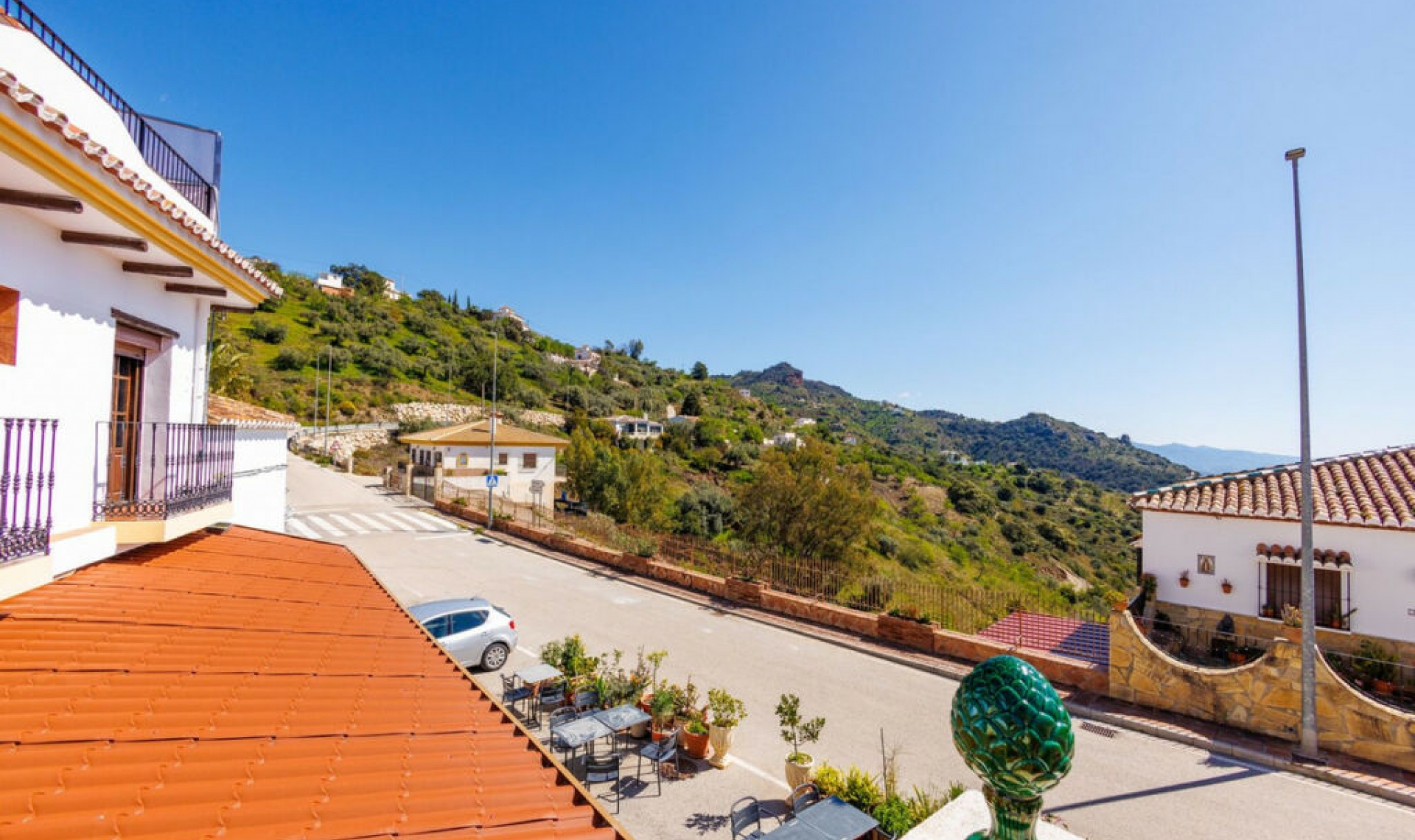 Resale - House -
Comares