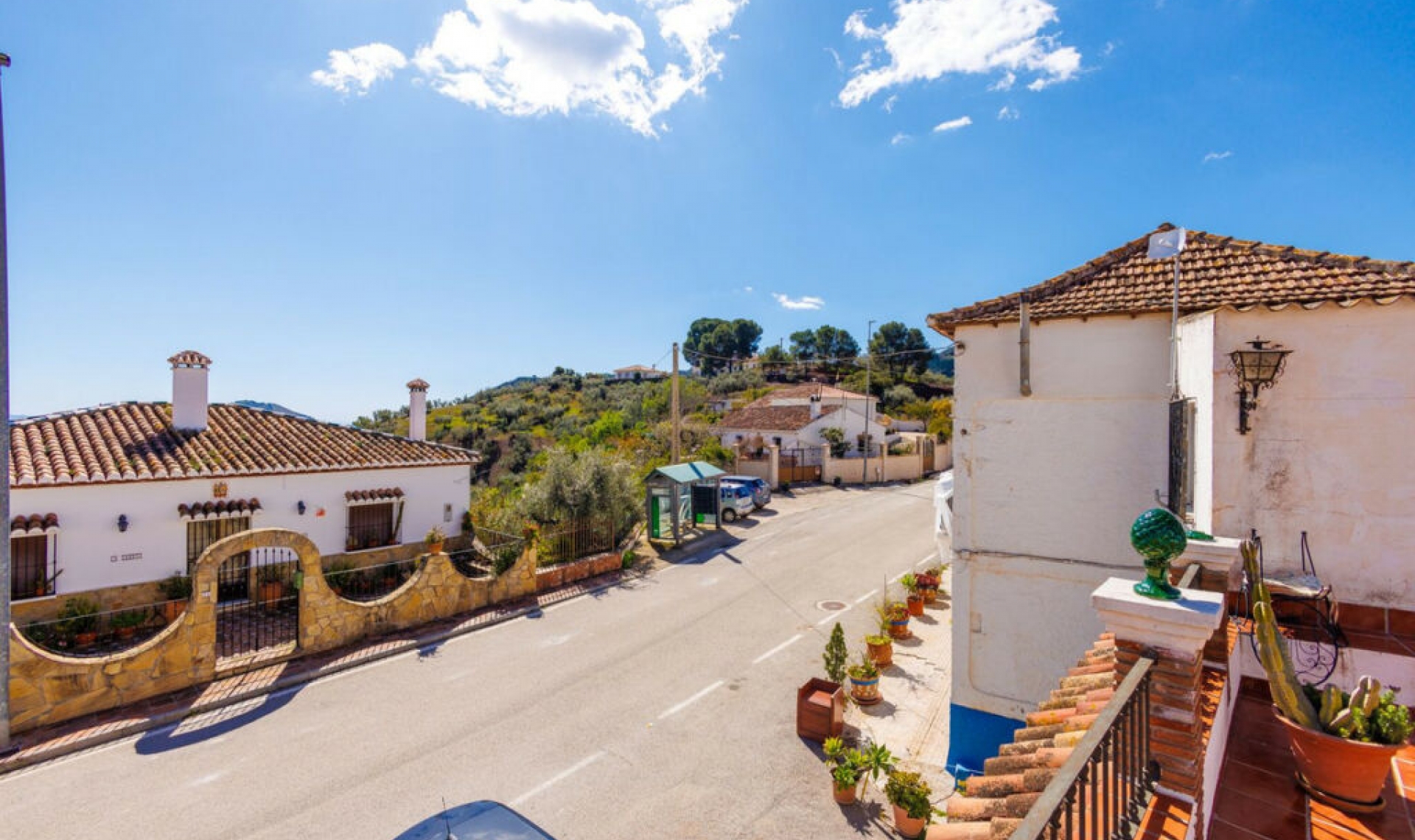 Resale - House -
Comares