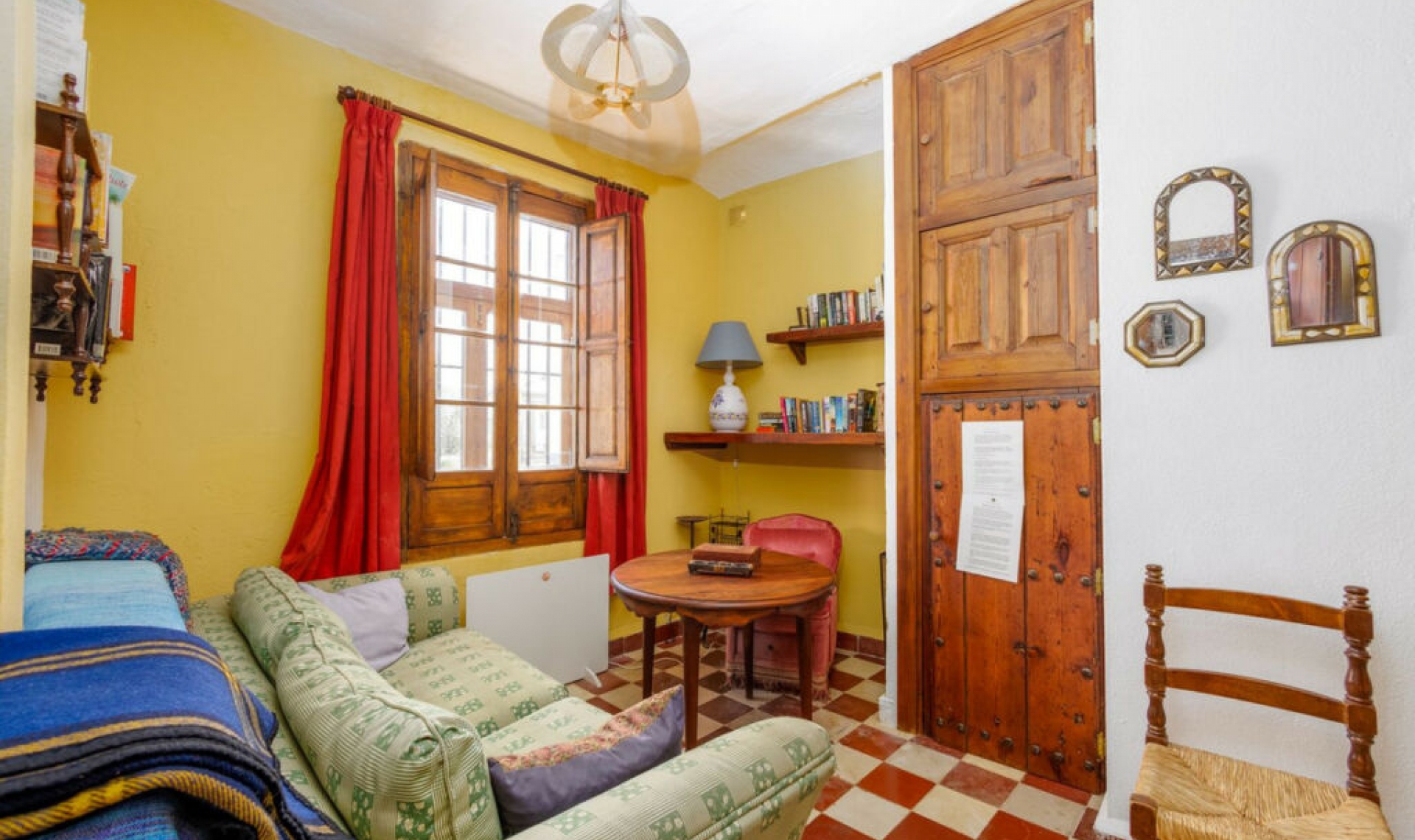 Resale - House -
Comares