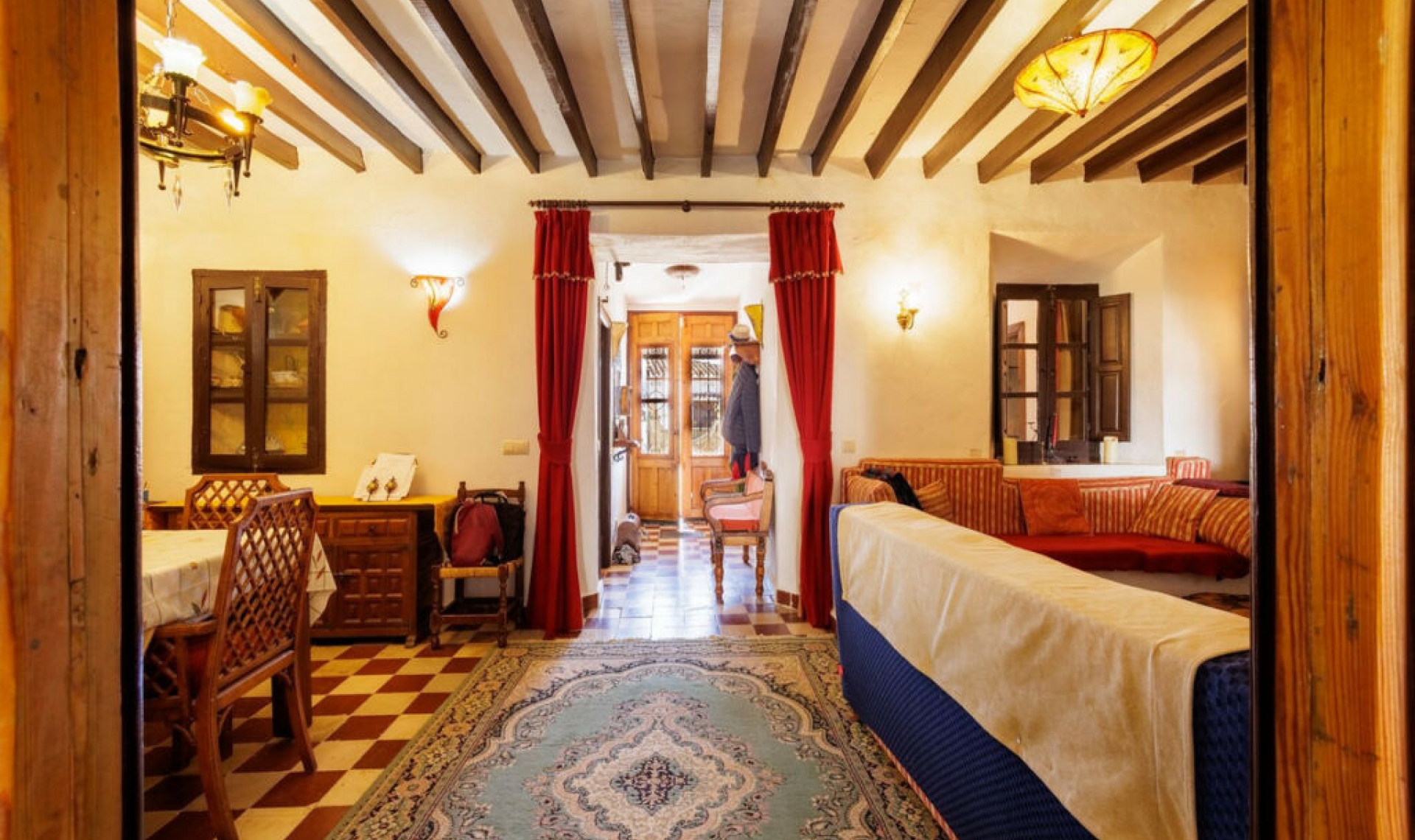 Resale - House -
Comares