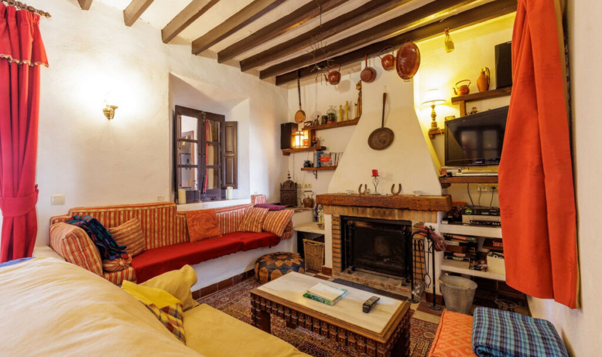 Resale - House -
Comares