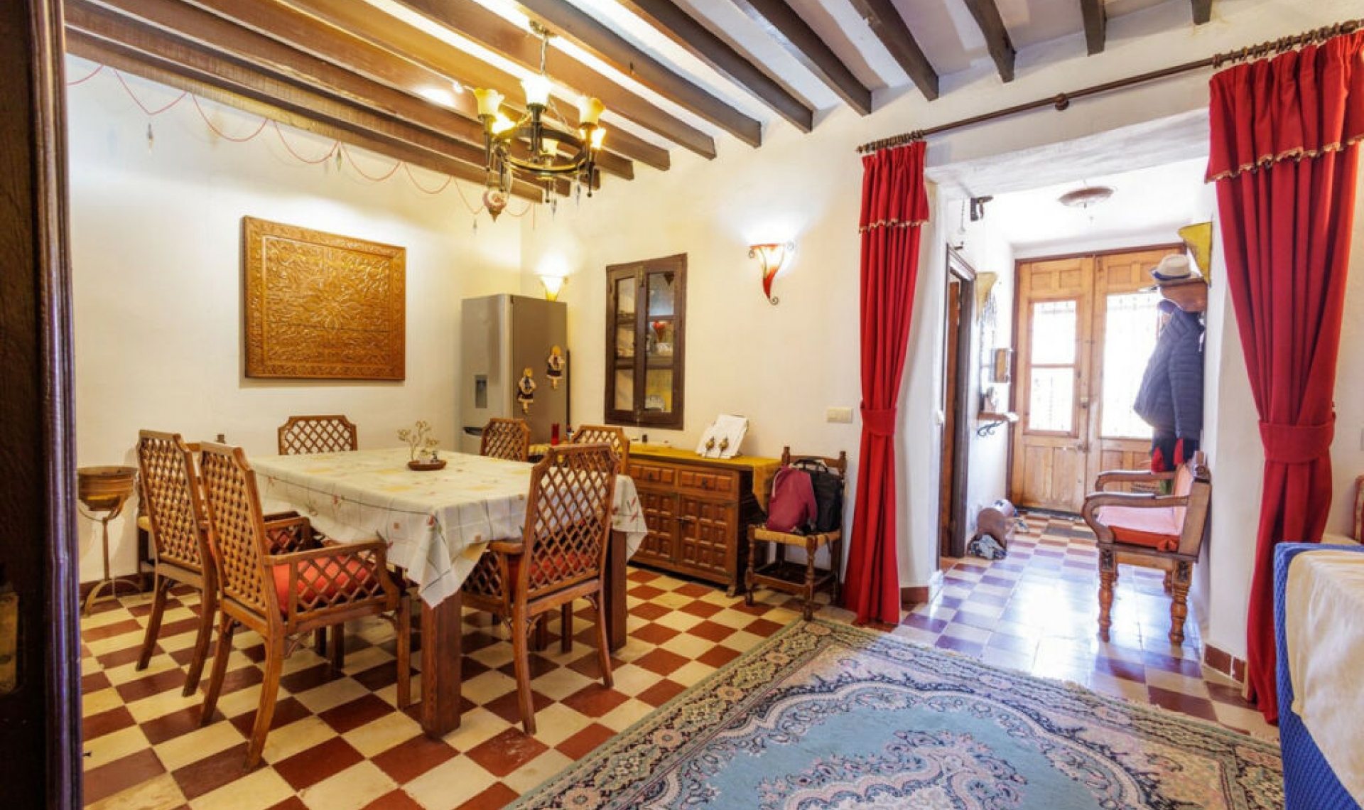 Resale - House -
Comares