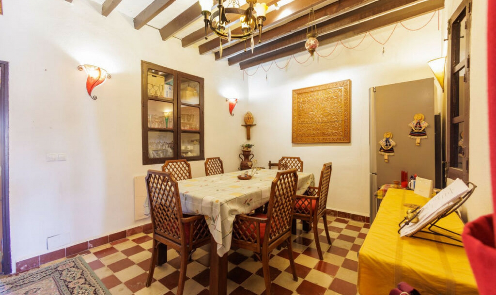 Resale - House -
Comares