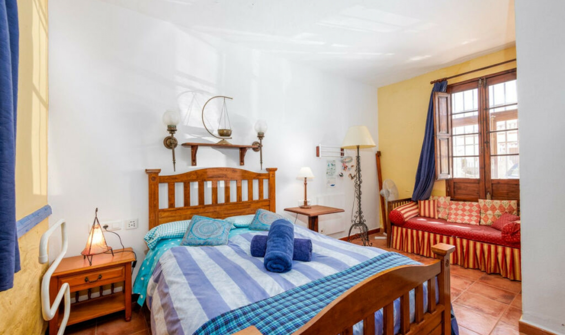 Resale - House -
Comares