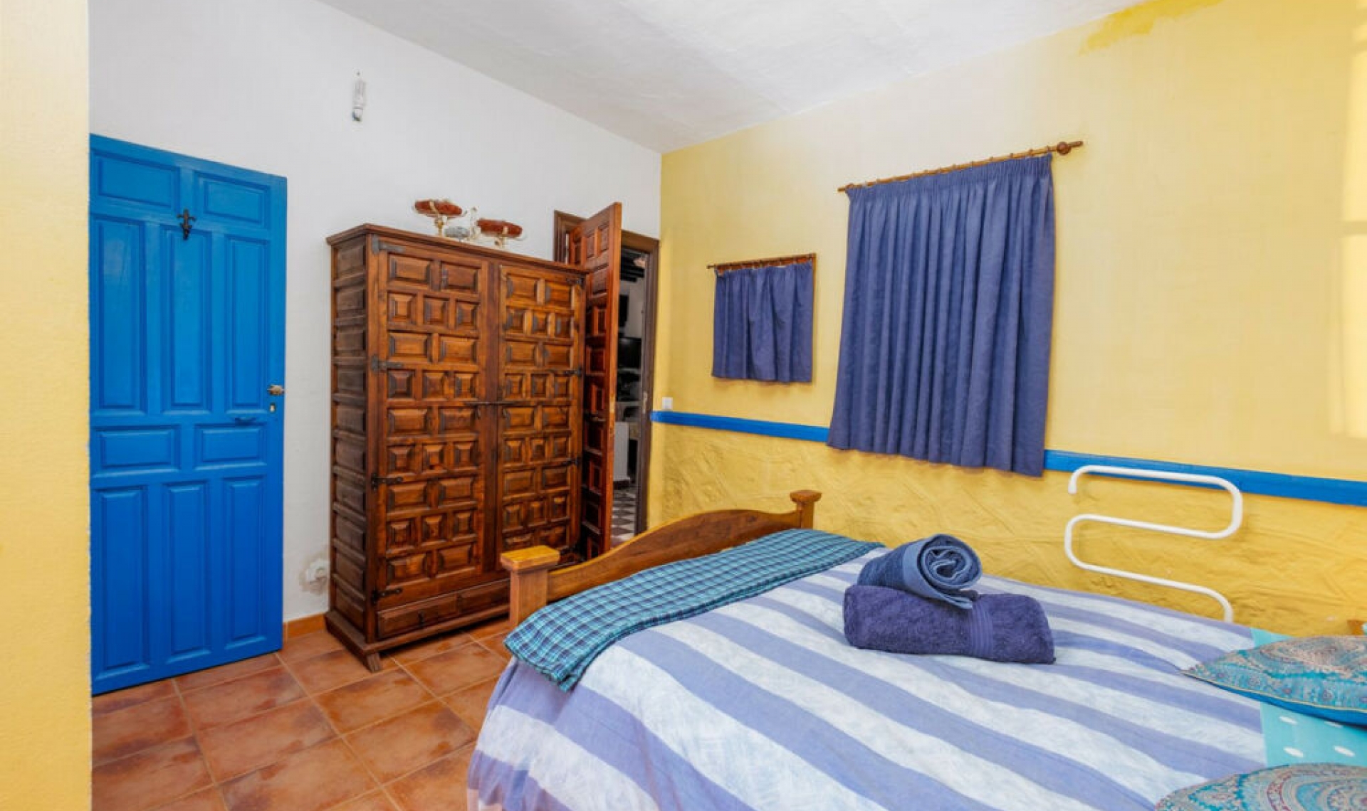 Resale - House -
Comares