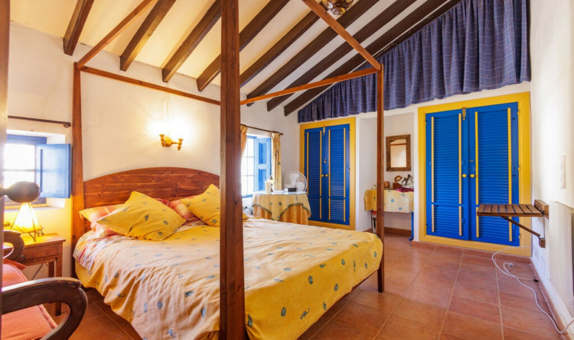 Resale - House -
Comares