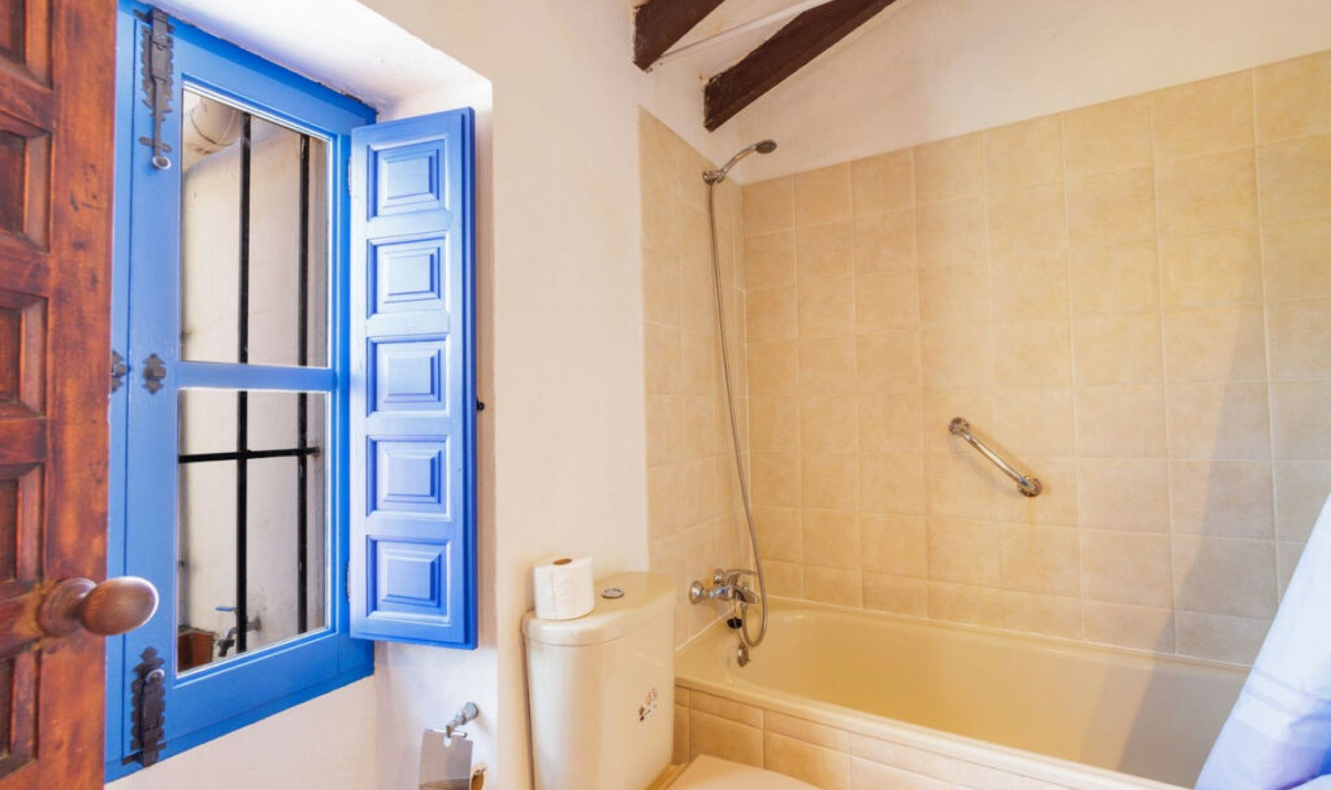 Resale - House -
Comares