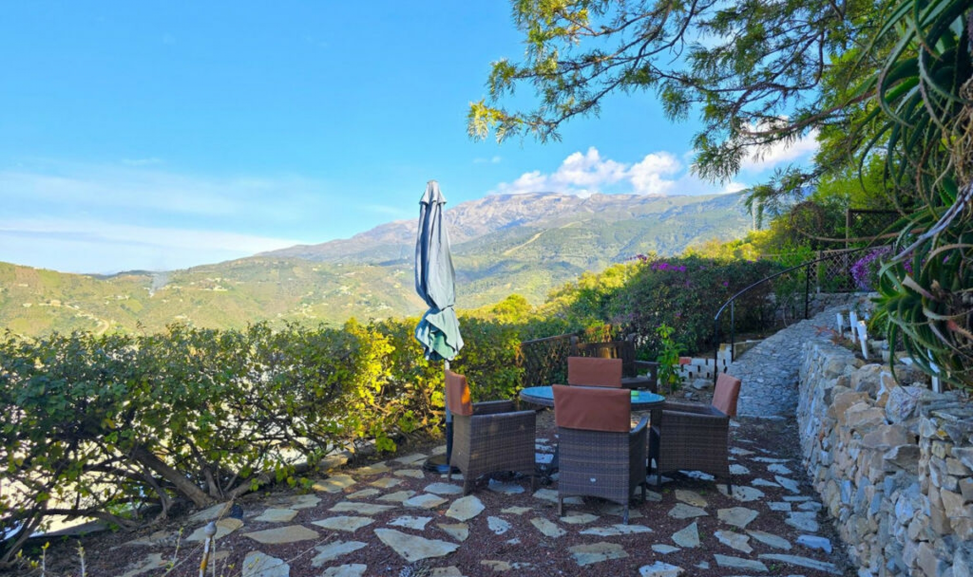 Resale - House -
Cómpeta