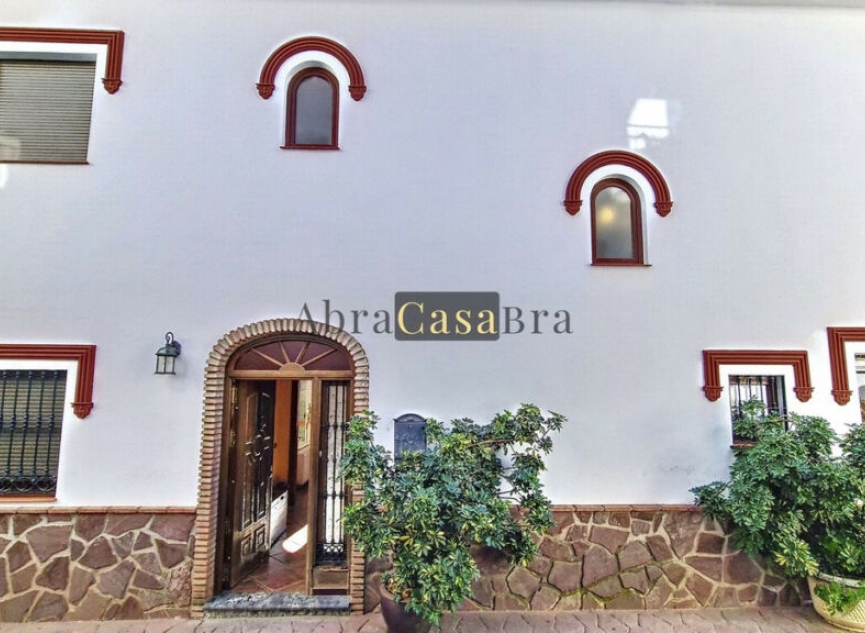 Resale - House -
Cómpeta
