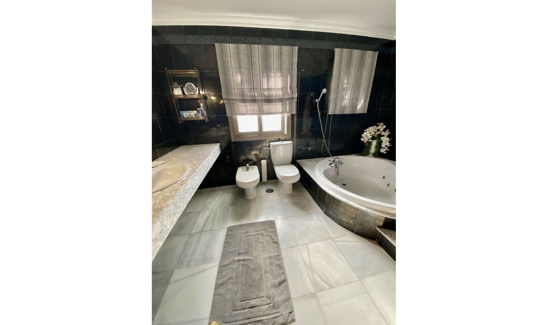 Resale - House -
Cortijo Blanco