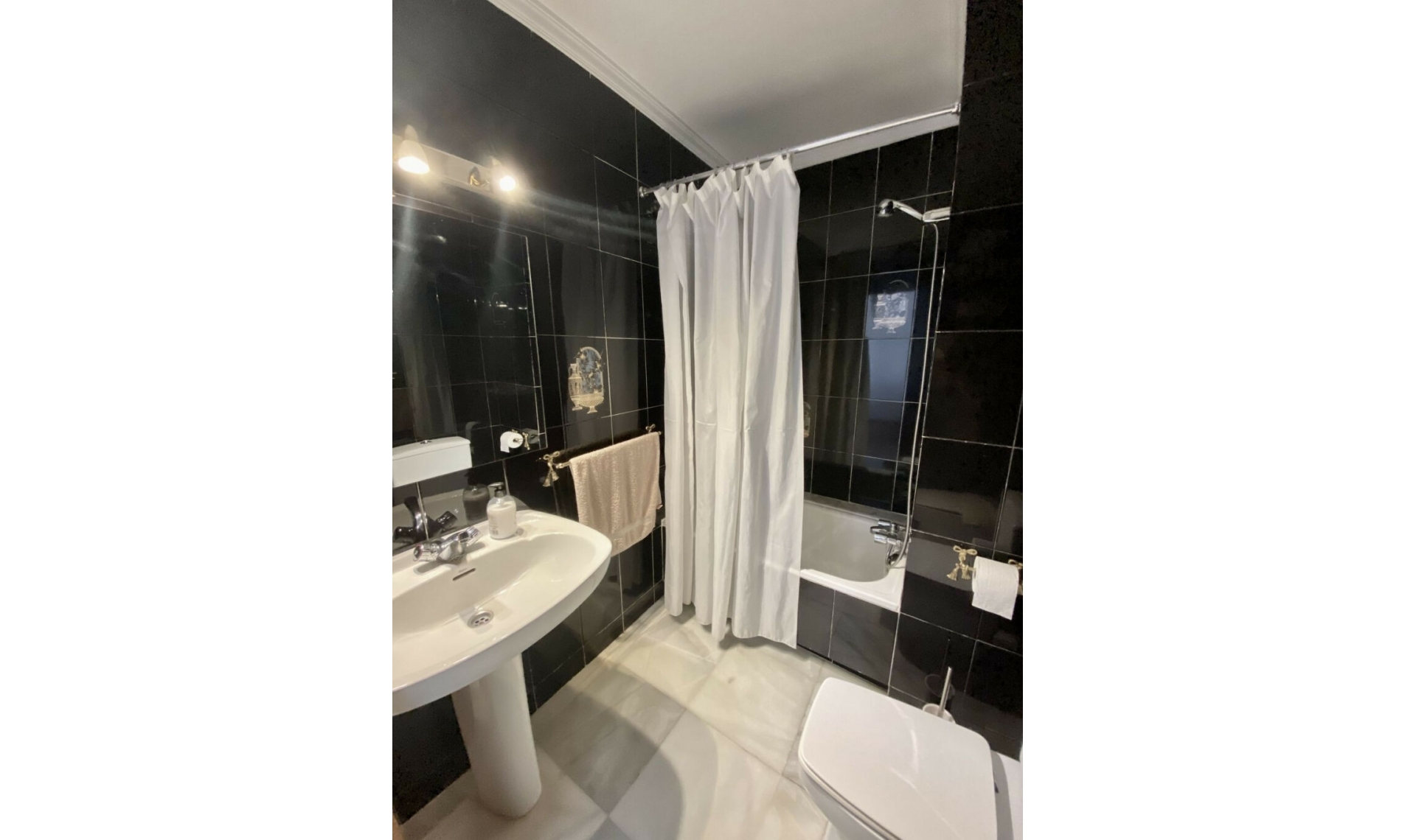 Resale - House -
Cortijo Blanco