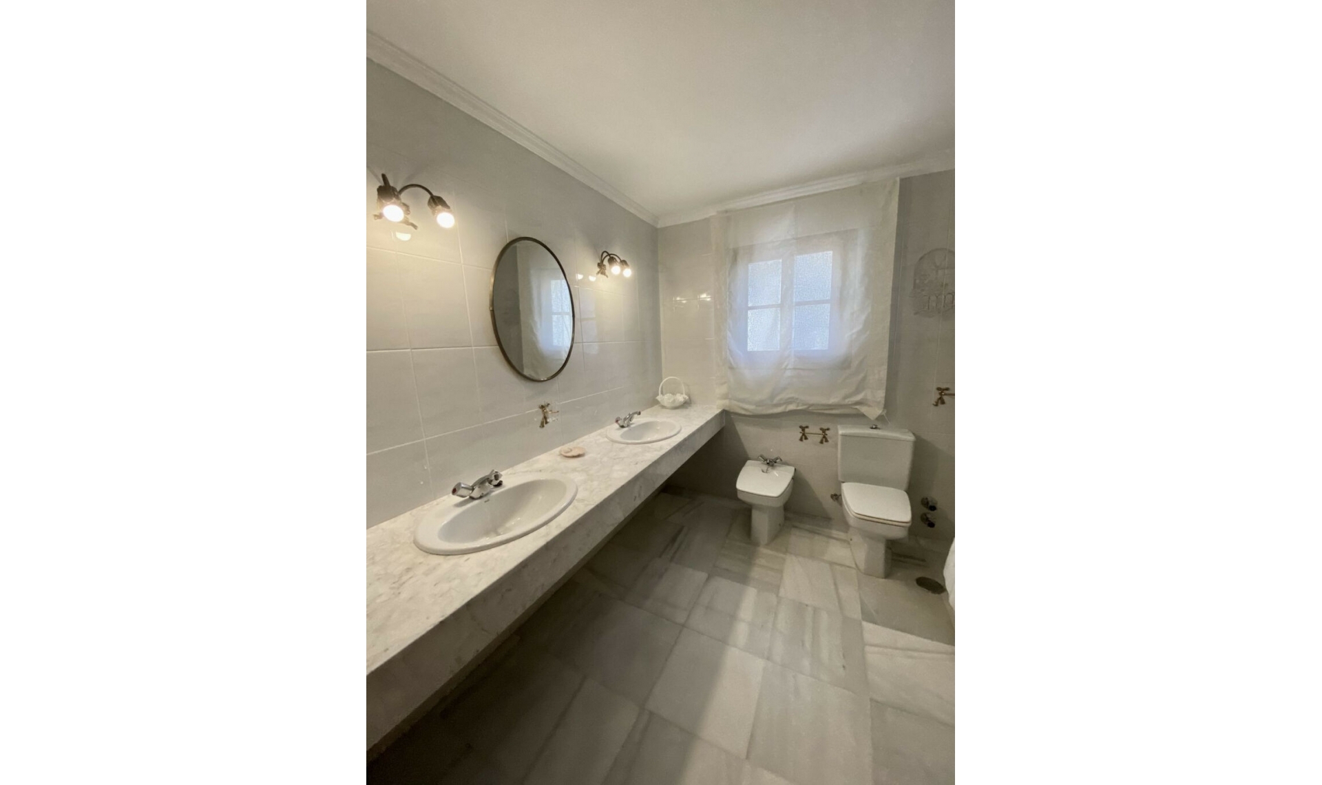 Resale - House -
Cortijo Blanco