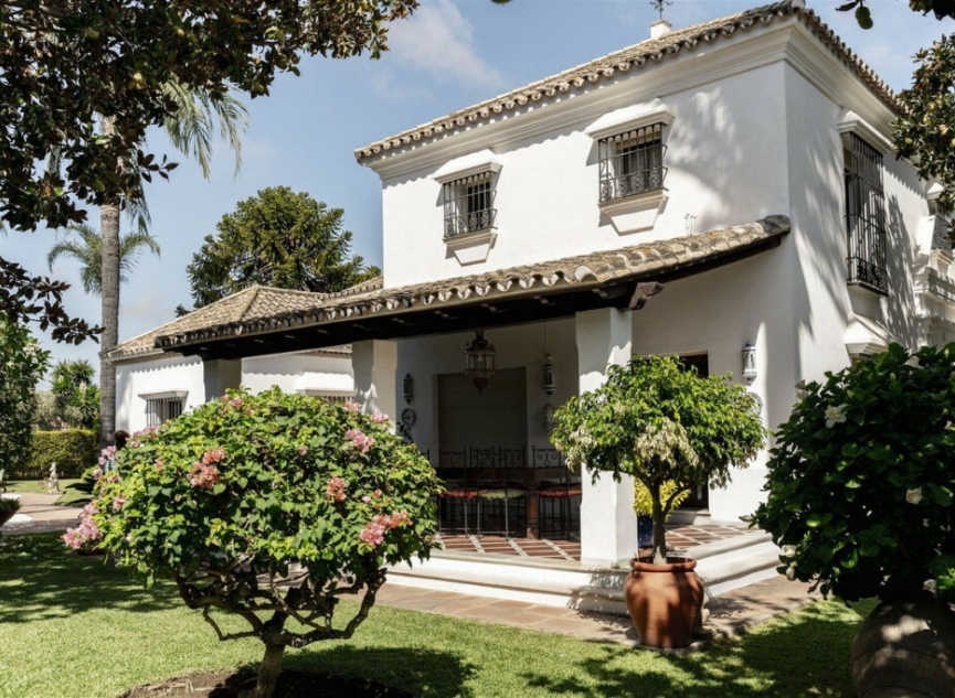 Resale - House -
Cortijo Blanco